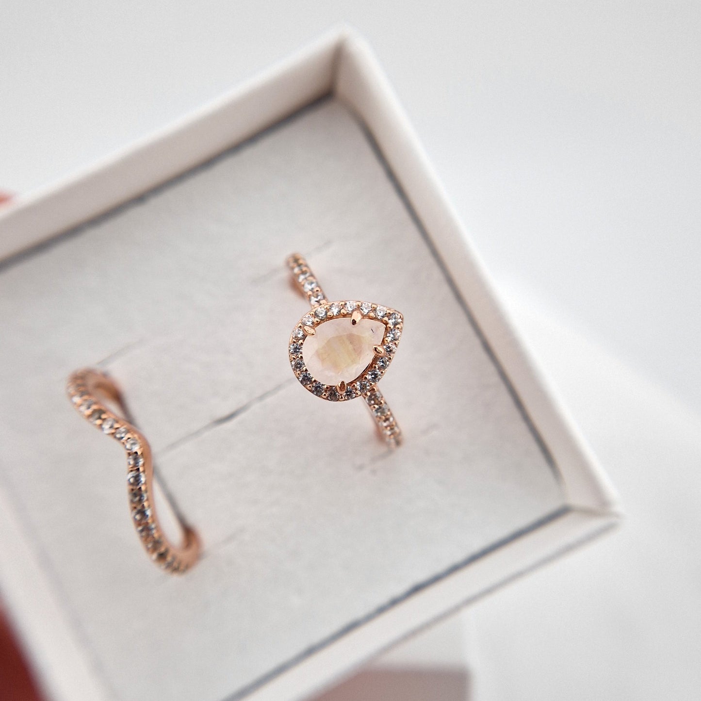 Mondstein Ring Rosegold, Rainbow moonstone rings rose glod palted silver ring, Silber Ring mit Mondstein Edelstein, halo Ring, Chevron Ring, Mondstein Ring SIlber Ring mit Mondstein Rosegold vergoldet, Rosegold Ring, Moonstone Ring