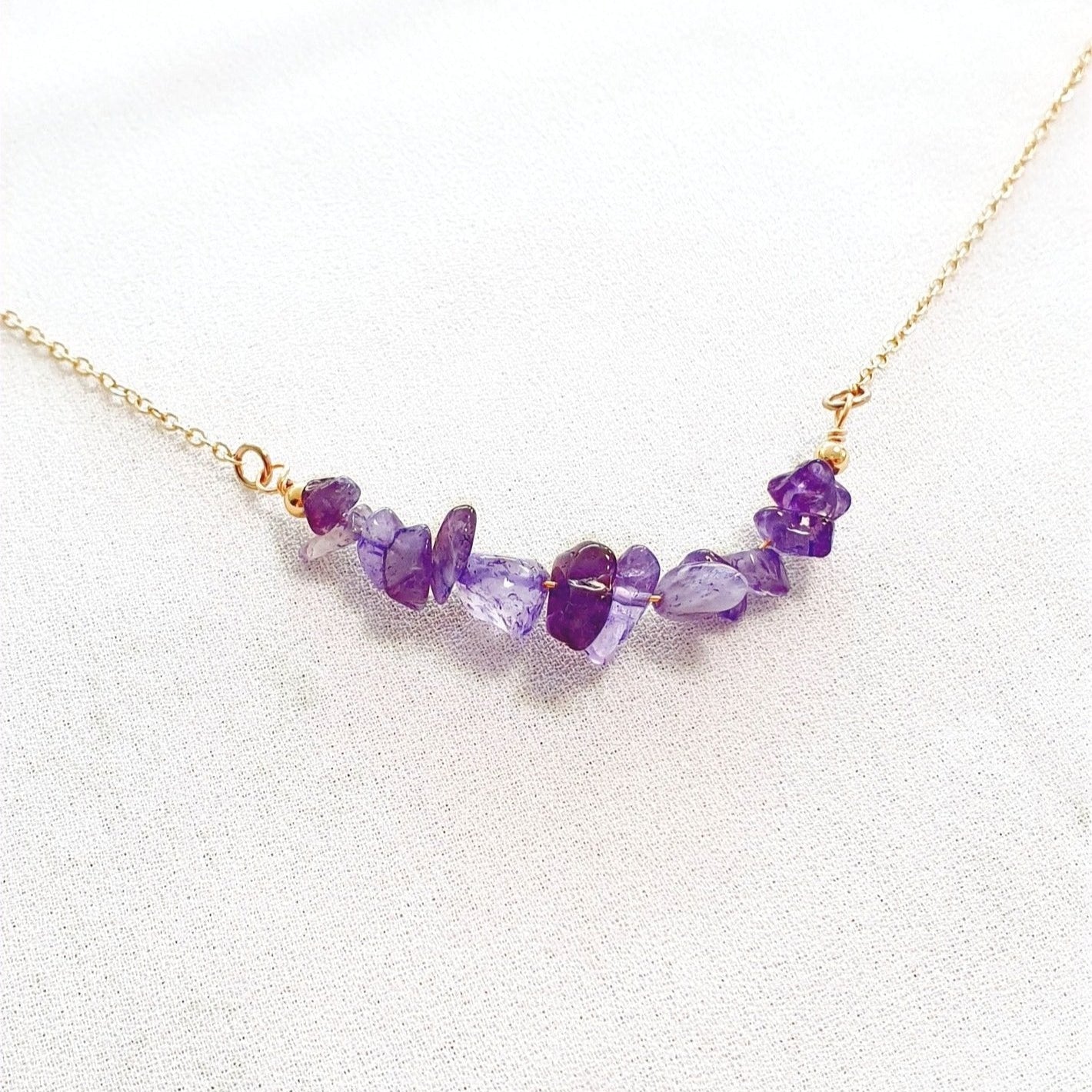 Amethyst Halskette, Goldene Amethyst Kette. lila Edelstein Halskette mit Amethyst Chipsreihe lila Amethyst Edelstein Halskette vergoldet elegante zierliche Halskette