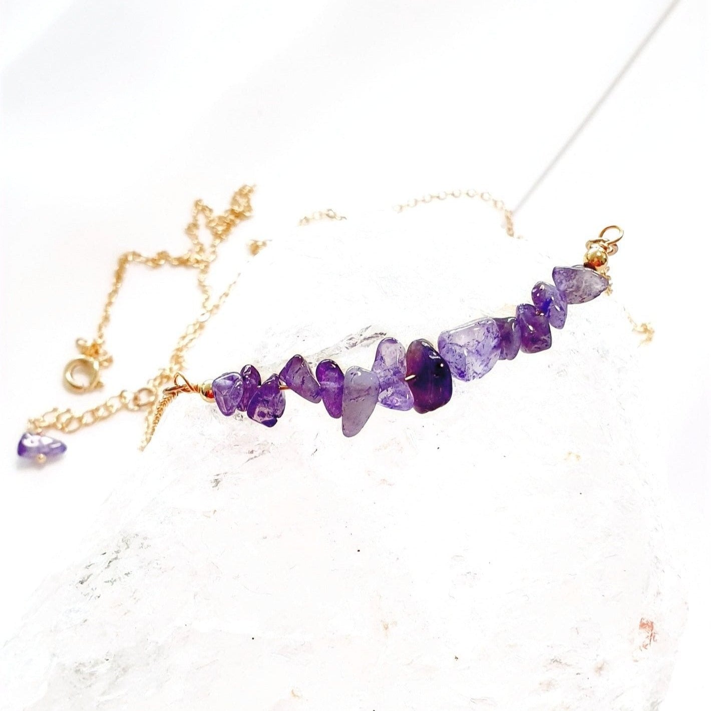 Amethyst Halskette, Goldene Amethyst Kette. lila Edelstein Halskette mit Amethyst Chipsreihe lila Amethyst Edelstein Halskette vergoldet elegante zierliche Halskette