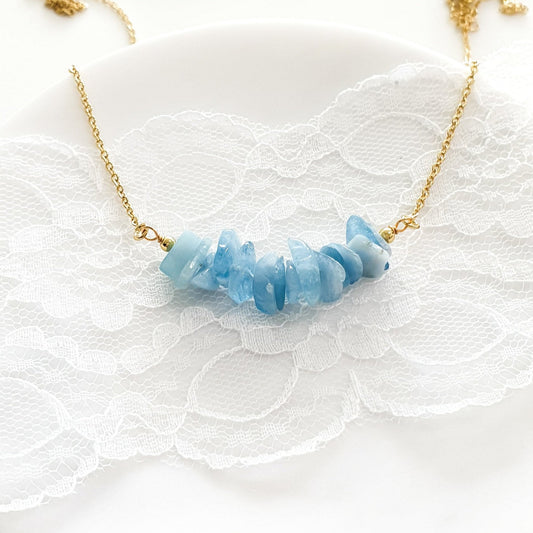 Aquamarin Halskette, Aquamarin Kette, Aquamarine Necklace, hellblaue Aquamarin Edelsteinhalskette vergoldete Halskette mit uneben geschliffener Steinreihe Aquamarin blau