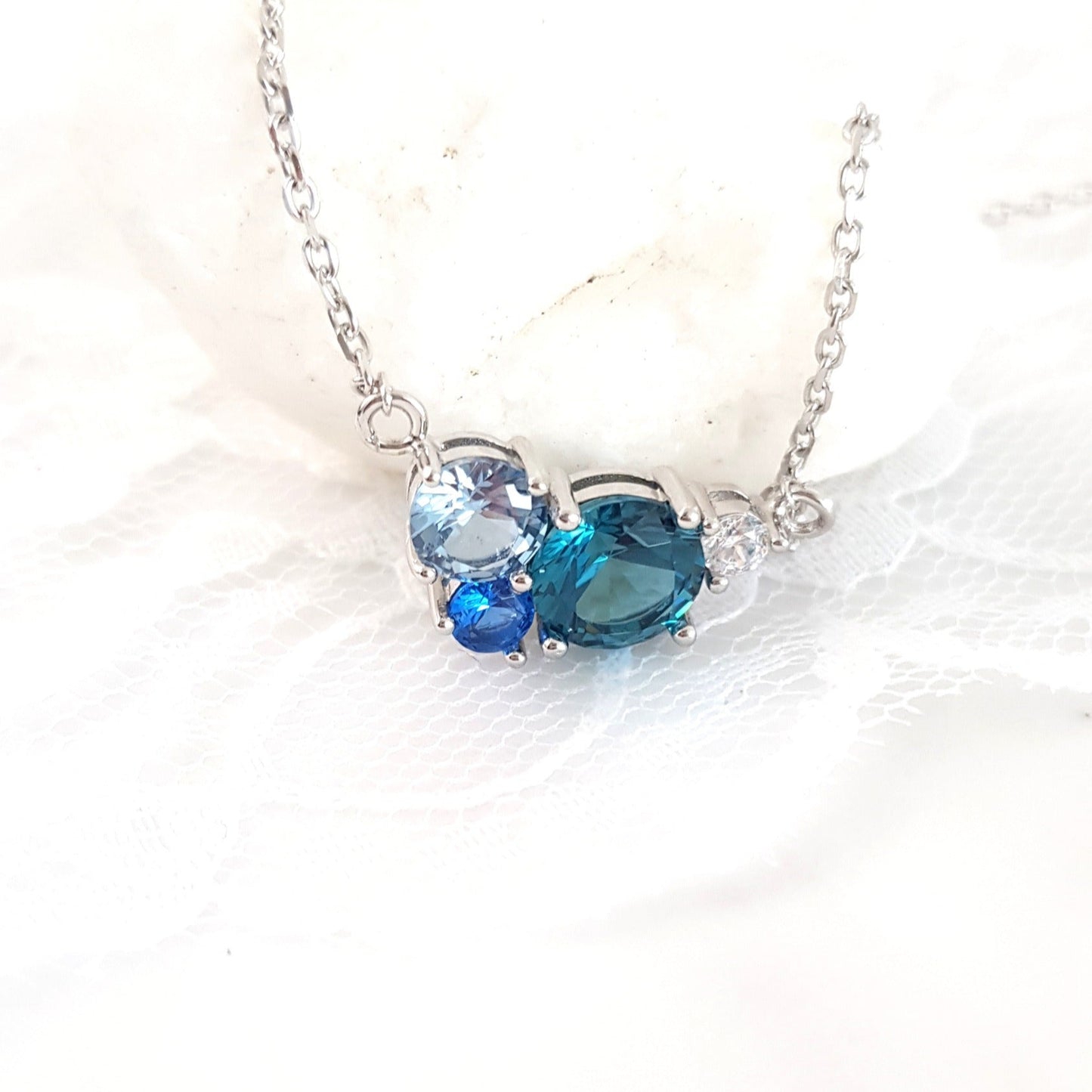 Blau Topas Kette, London Blue Topaz Necklace, Silber Halskette mit Blautopas, Aquamarin und blauem Saphir Edelstein, Edelstein Kette Silber