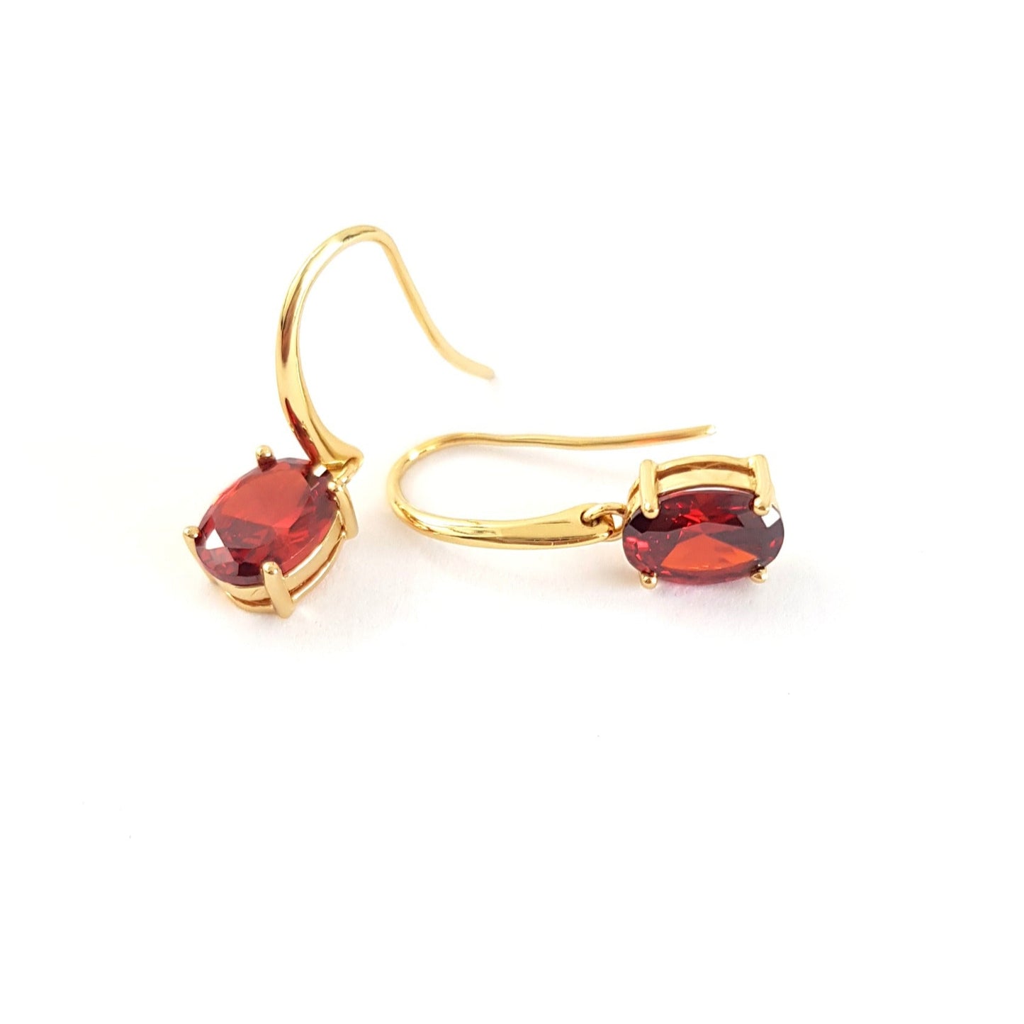 Red Garnet Ohrringe Oval, goldene Ohrringe, Ohrringe, Granat Ohrringe, red garnet earrings, garnet earrings, earrings, Hängeohrringe mit rotem Granat Edelstein oval geschliffen in Krappenfassung vergoldet