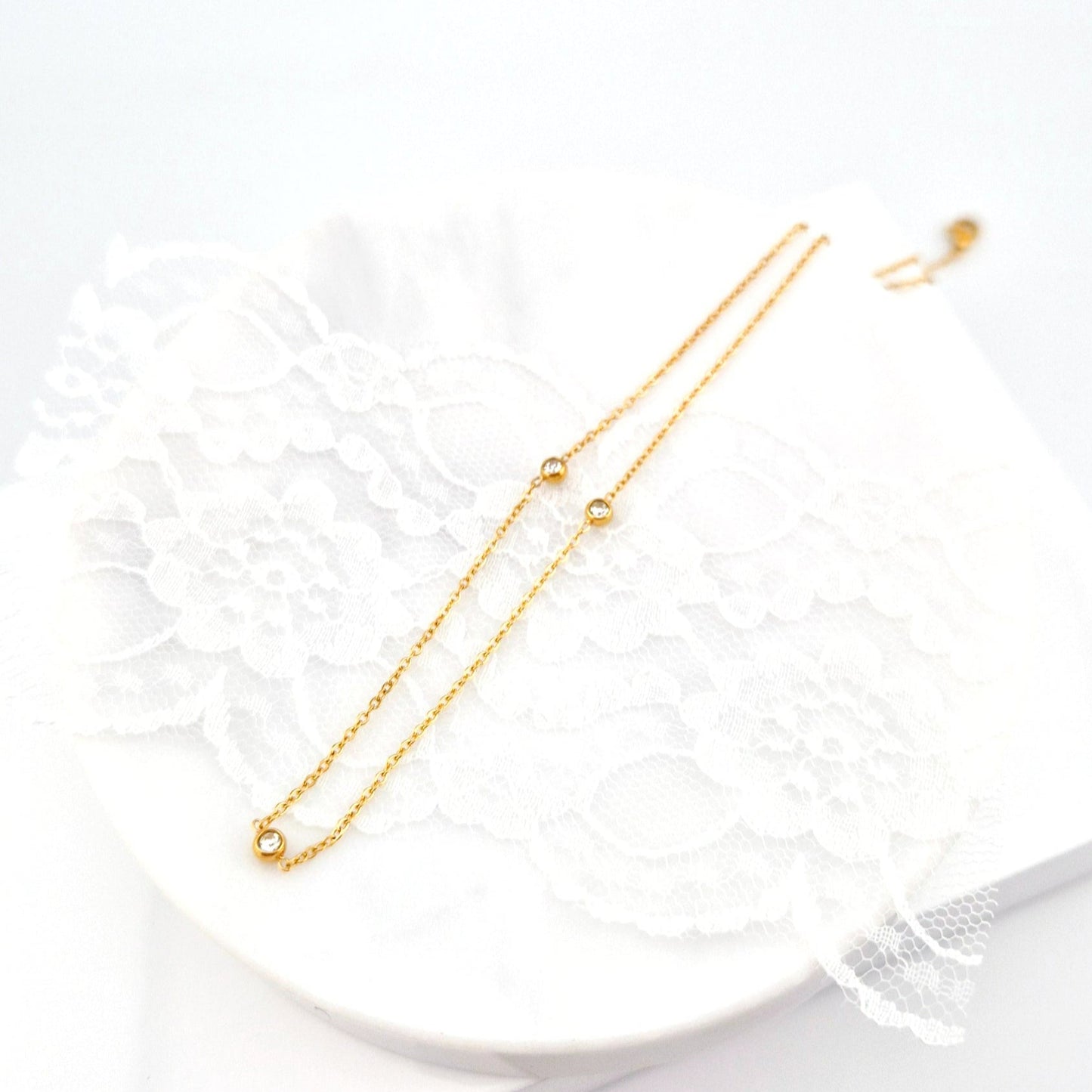 Goldene Halskette Zirkonia, golden necklace, golden necklace cubic zirconia, collier dore, collier dore zirconium, collana dorata, collana dorata zirconia, Zirkonia Halskette, Goldene Halskette, vergoldete Halskette, Halskette, Kette mit Zirkonia Steinchen, elegant golden necklace