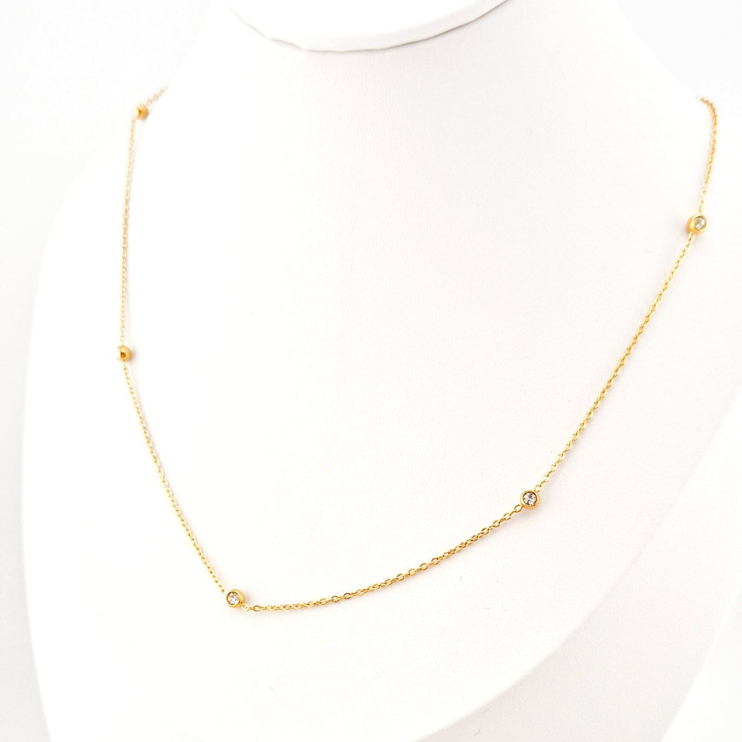Goldene Halskette Zirkonia, golden necklace, golden necklace cubic zirconia, collier dore, collier dore zirconium, collana dorata, collana dorata zirconia, Zirkonia Halskette, Goldene Halskette, vergoldete Halskette, Halskette, Kette mit Zirkonia Steinchen, elegant golden necklace