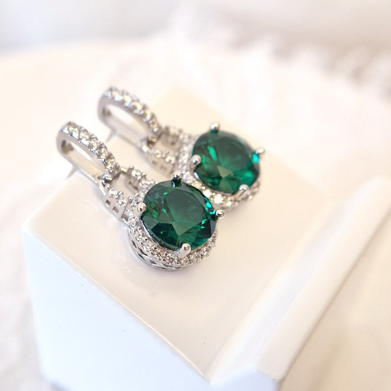 Smaragd Schmuckset, Emerald jewelry set, Smaragd ohrringe, Smaragd Ring, Smaragd Halskette, maragd Kette, grüner Smaragd Schmuck, Emerald necklace, Emerald pendant jewelry, Emerald Ring, Emerald Earrings, Silber Schmuckset, silver jewelry set, grüner Ring, green ring, halo ring
