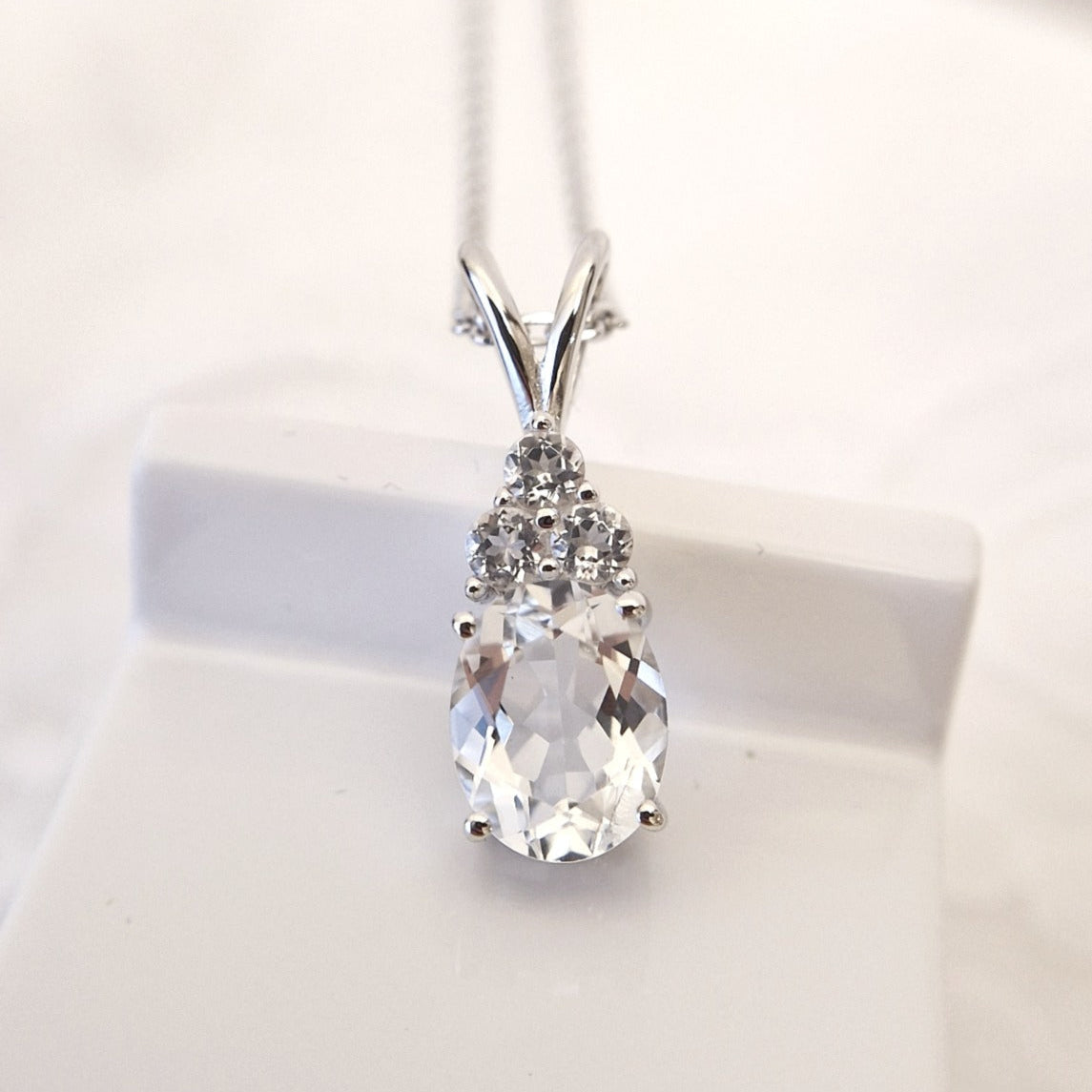 Weiss Topas Halskette, White Topaz Necklace, Topas Halskette, Topaz Necklace, Topaz pendant necklace, pendant Necklace, Anhänger Halskette, Anhänger Kette, Silber Kette, Silber Halskette, Silber Halskette Damen, elegant necklace, timeless necklace, Halskette, necklace
