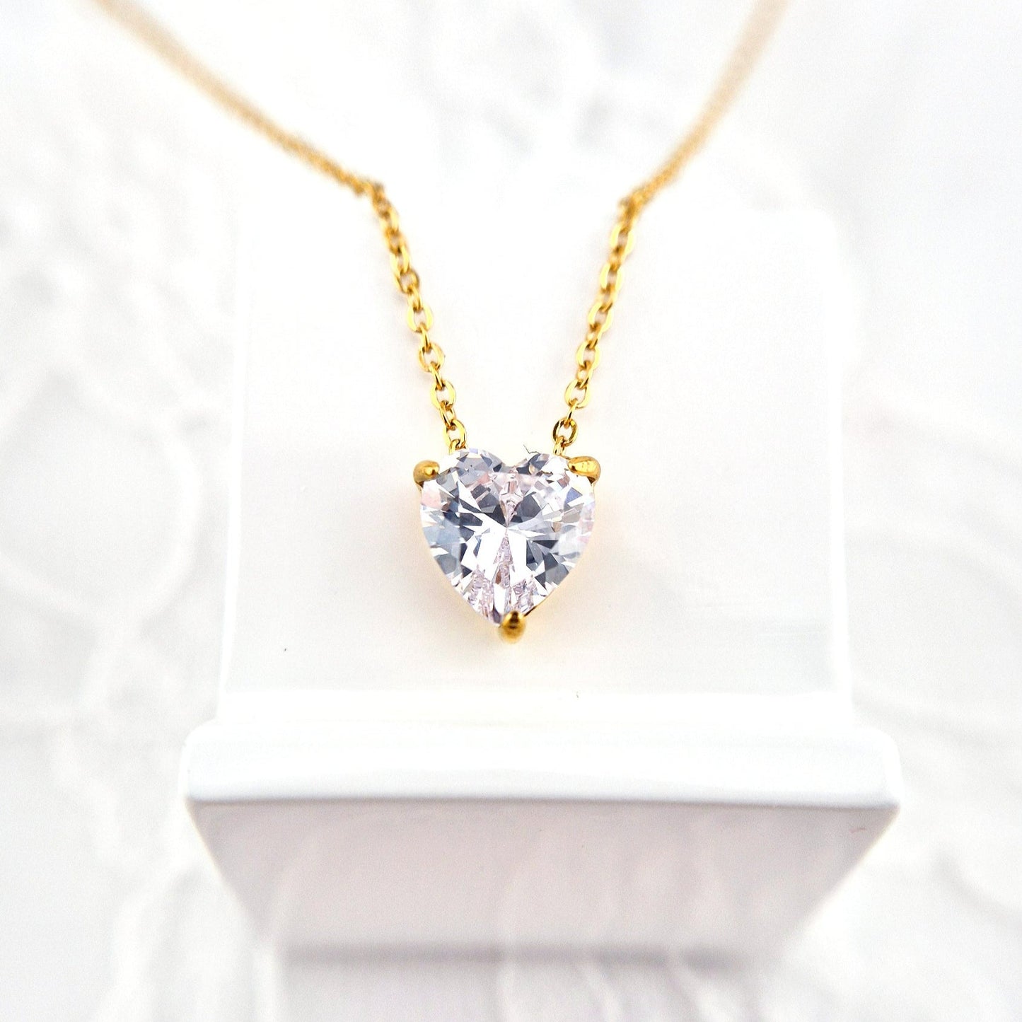 Herz Halskette, heart necklace, collier coeur, collana cuore, CZ necklace, cubic zirkonia Halskette, Halskette mit Anhänger, Halskette Zirkon Anhänger, Herz Kette, Halskette mit Herz, Halskette, Anhänger Halskette, pendant necklace, necklace, collana, collier, gold Halskette Damen, Halskette Damen gold, necklace women, golden necklace, vergoldete Halskette