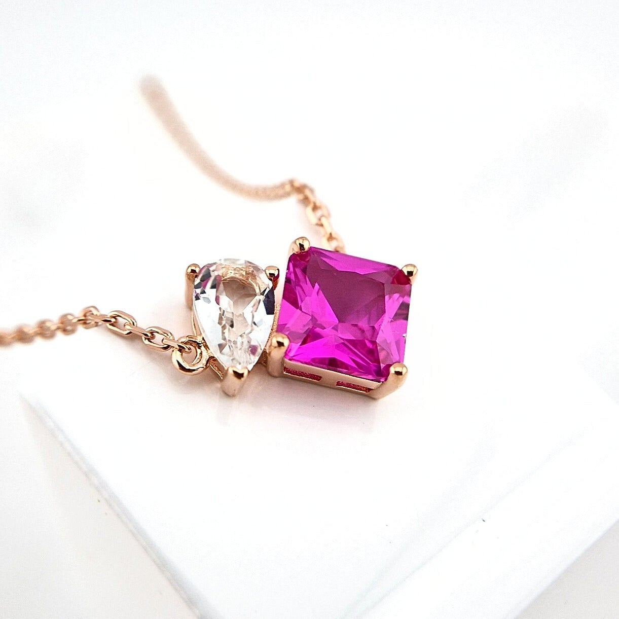 Edelstein Halskette, gemstone necklace, toi et moi necklace, toi et moi, Rosa Saphir Halskette, Silberkette, Silber Halskette, Damen Halskette, hot pink sapphire necklace, pink sapphire neckalce, sapphire necklace, Saphir Kette, Anhänderkette, pendant necklace, Rosegold Kette, rose-gold necklace, topas Halskette, topaz necklace, Silber Halskette mit Saphir Ahänger