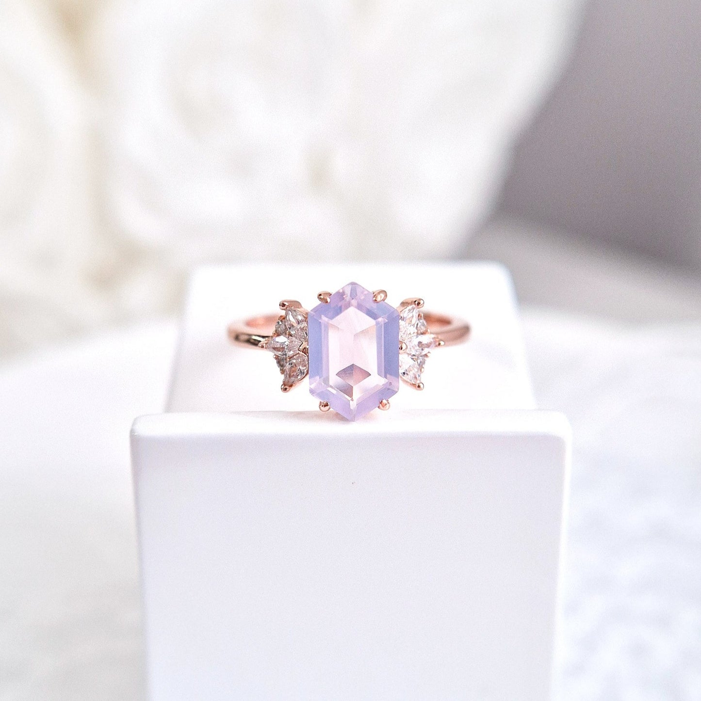 Lavendelquarz Ring, Lavender quartz Ring, rosegold ring lavender quartz, rosegold ring, Bague en quartz lavande, Anello in quarzo lavanda, Ring Schweiz, Bague suisse, ring switzerland, Anello Svizzera, Ring, Anello, Bague, Rosegold Ring, bague plaqué or rose, Lavender Ring, Bague lavanda, Fingerring, Damenring