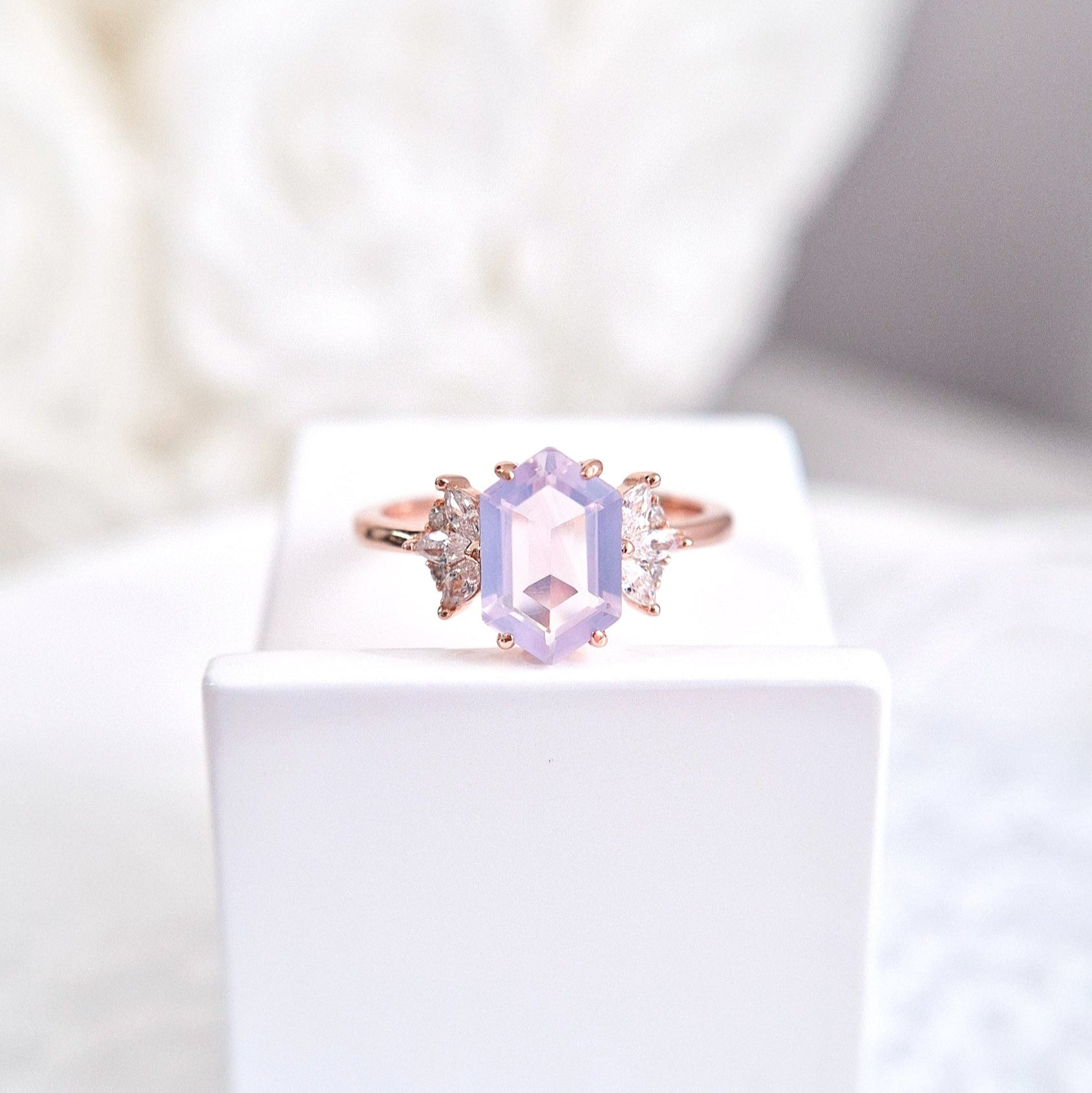 Lavendelquarz Schmuckset, Schmuckset Lavendelquarz, Lavender quartz jewelry set, Parure de bijoux en quartz lavande, Set di gioielli in quarzo lavanda, Schmuckset, jewellery set, Rosegold Schmuck, Silber Schmuck Set, Rose Gold Schmuckset, rose gold jewelry set, Rose gold jewelry, Lavendelquarz Ohrringe, Lavendelquarz Halskette, Lavendelquarz Ring, Schmuck, Ring, Ohrringe, Ohrstecker, Ring