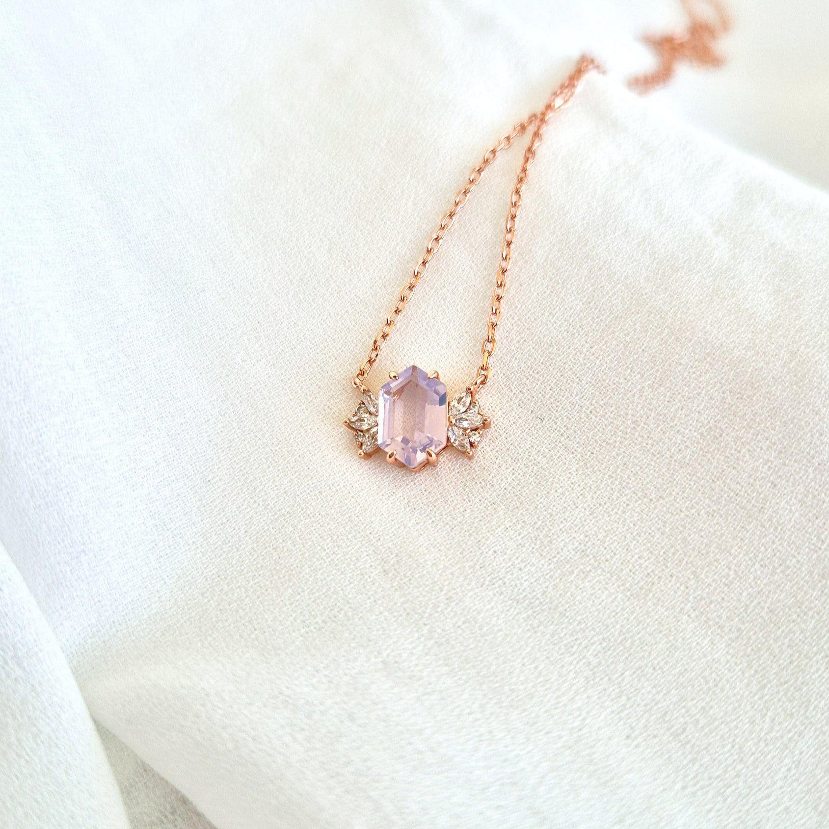 Lavendelquarz Halskette, Lavendel Quarz Kette, Lavender quartz necklace, lavender quartz, Lavendelquarz, Halskette, necklace, Collier en quartz lavande, Collana in quarzo lavanda, Rosegold Halskette, Rose gold necklace, Halskette, rosegold Kette, Collana, collier, pendant necklace, lavender necklace, Lavendel Halskette