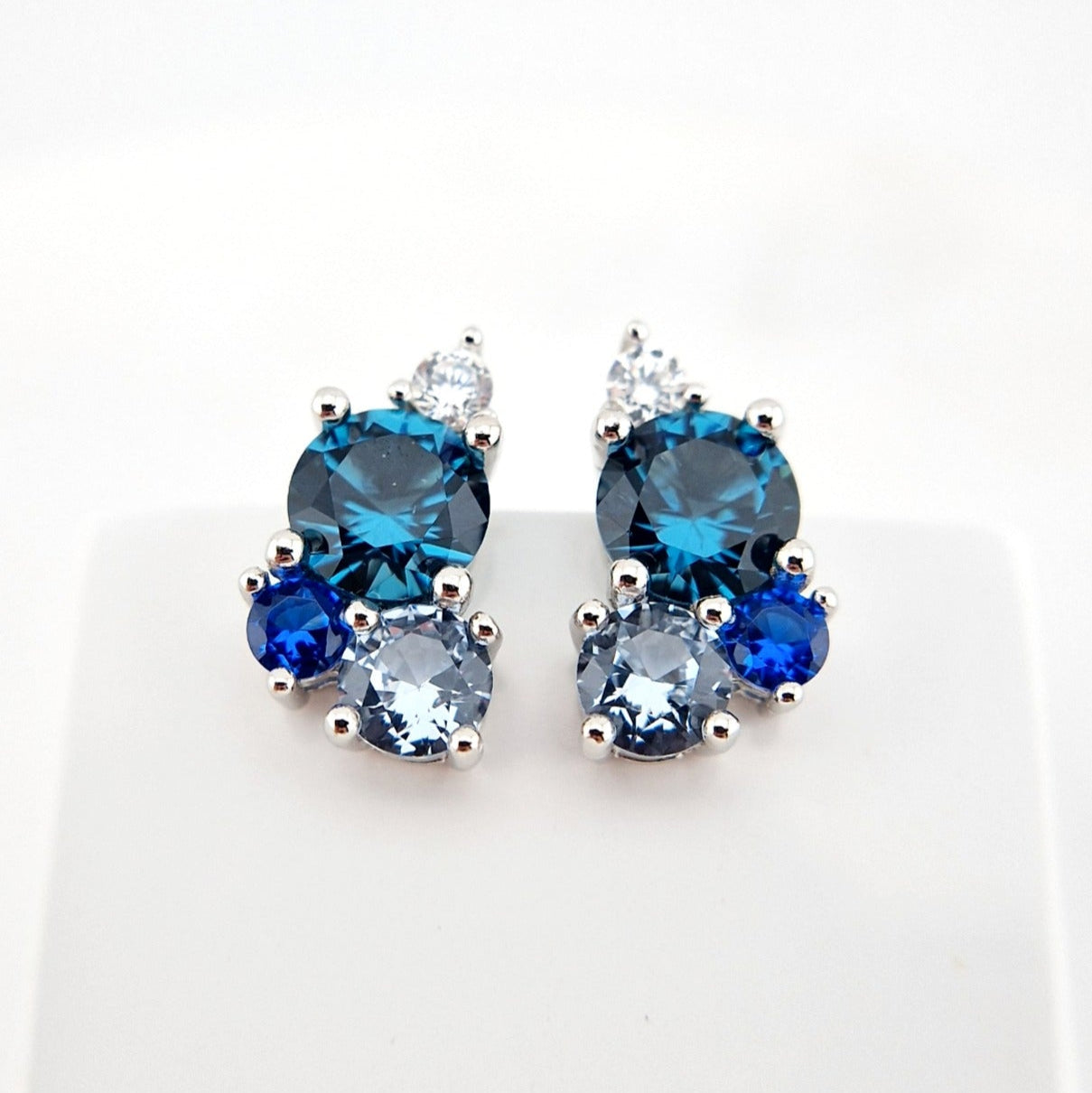 Blau Topas Ohrringe, London Blue Topaz Earrings, Blautopas Ohrringe, Topas Ohrstecker, Silber Ohrringe mit blauen Edelsteinen, Silver Earrings