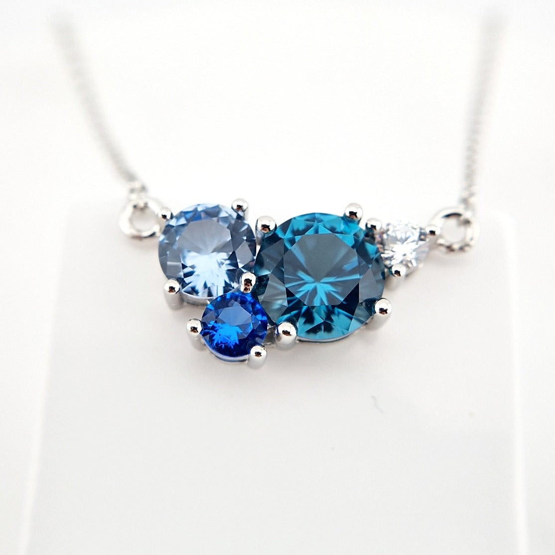 Blau Topas Kette, London Blue Topaz Necklace, Silber Halskette mit Blautopas, Aquamarin und blauem Saphir Edelstein, Edelstein Kette Silber