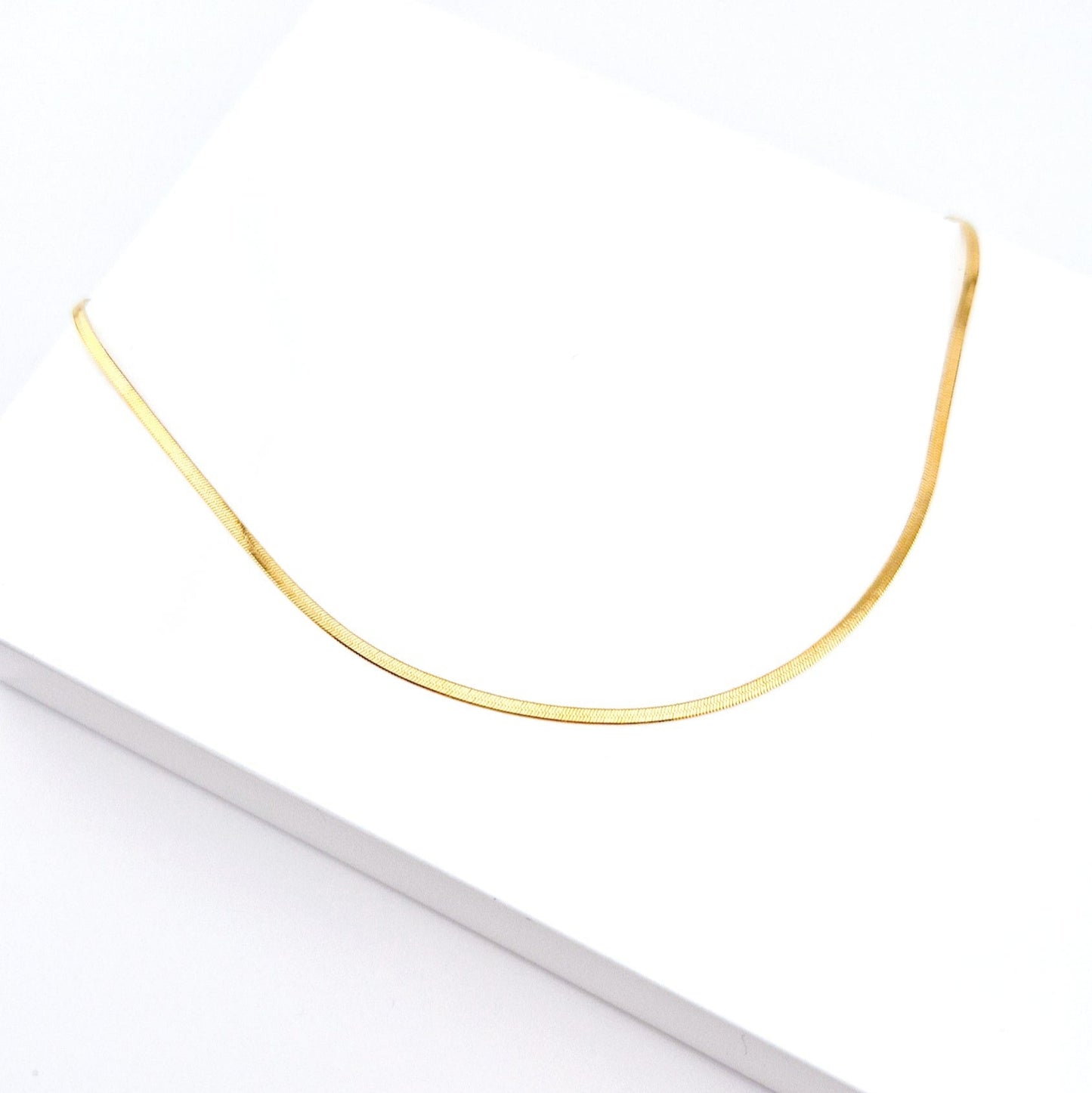 Minimalistische Halskette, minimalist necklace, collier minimaliste, collana minimalista, Halskette, necklace, collana, collier, goldene Halskette, vergoldete Halskette, Edelstahl Halskette, golden necklace, gold necklace stainless steel necklace, collier d'or