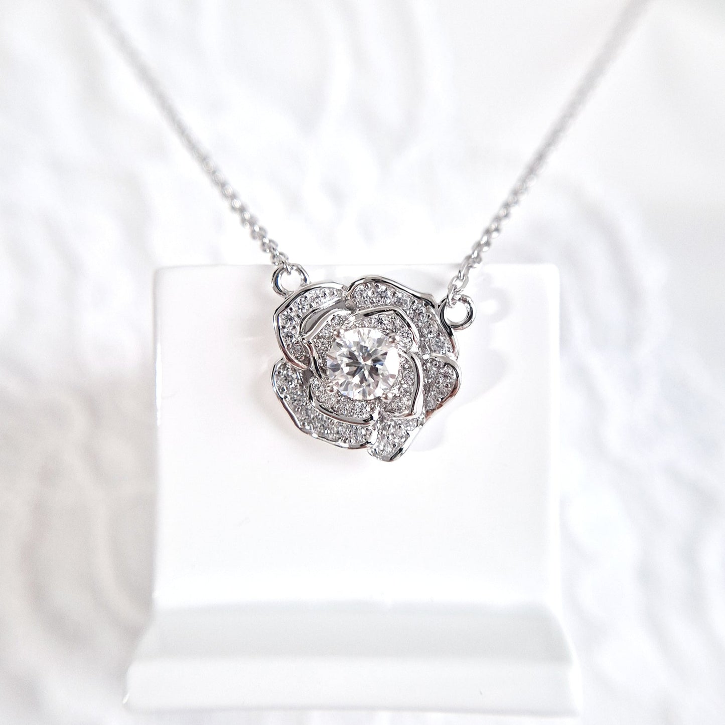 Moissanite pendant necklace rose flower, Moissanit Kette, Halskette, Collier moissanite