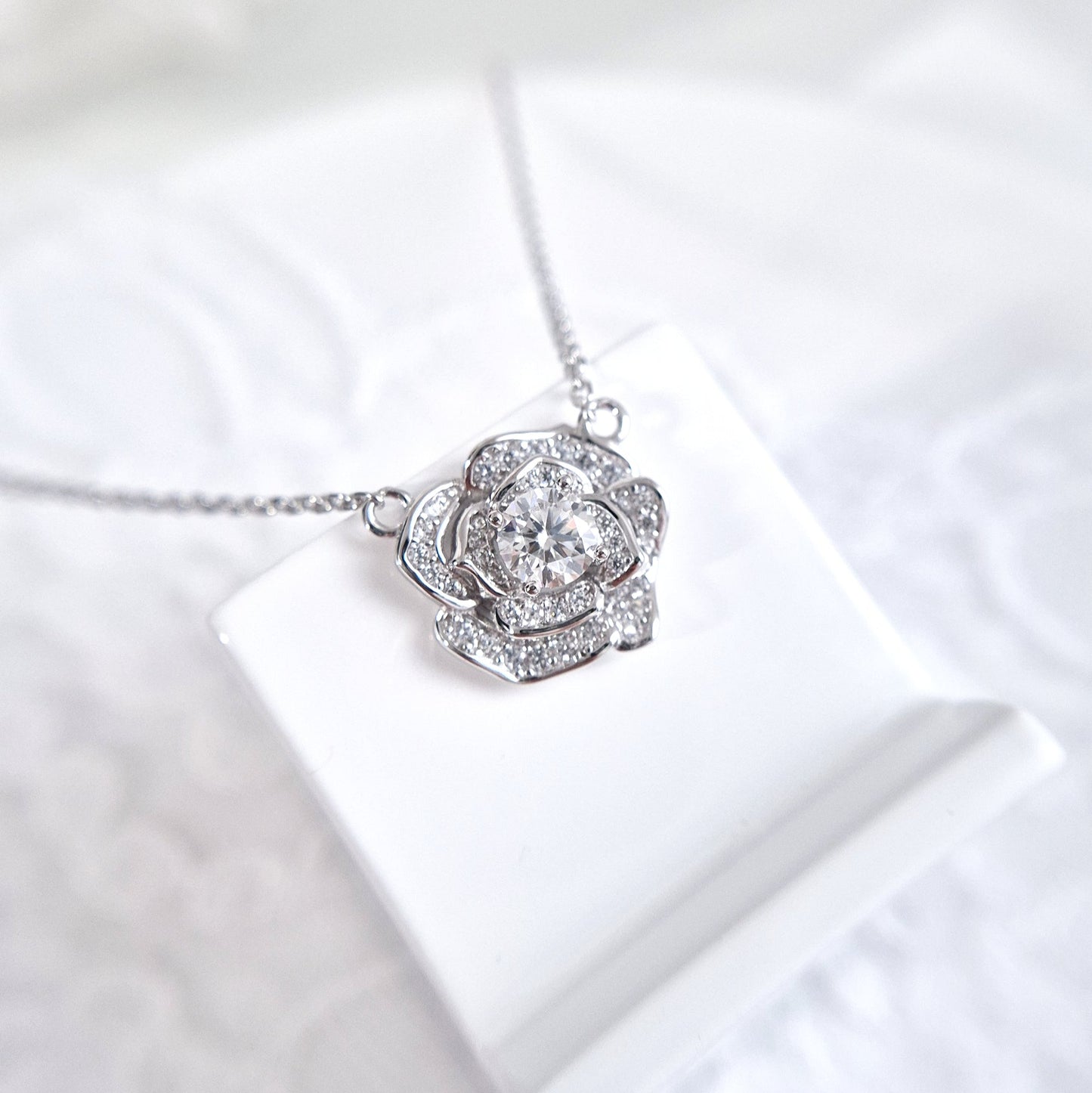 Moissanite pendant necklace rose flower, Moissanit Kette, Halskette, Collier moissanite