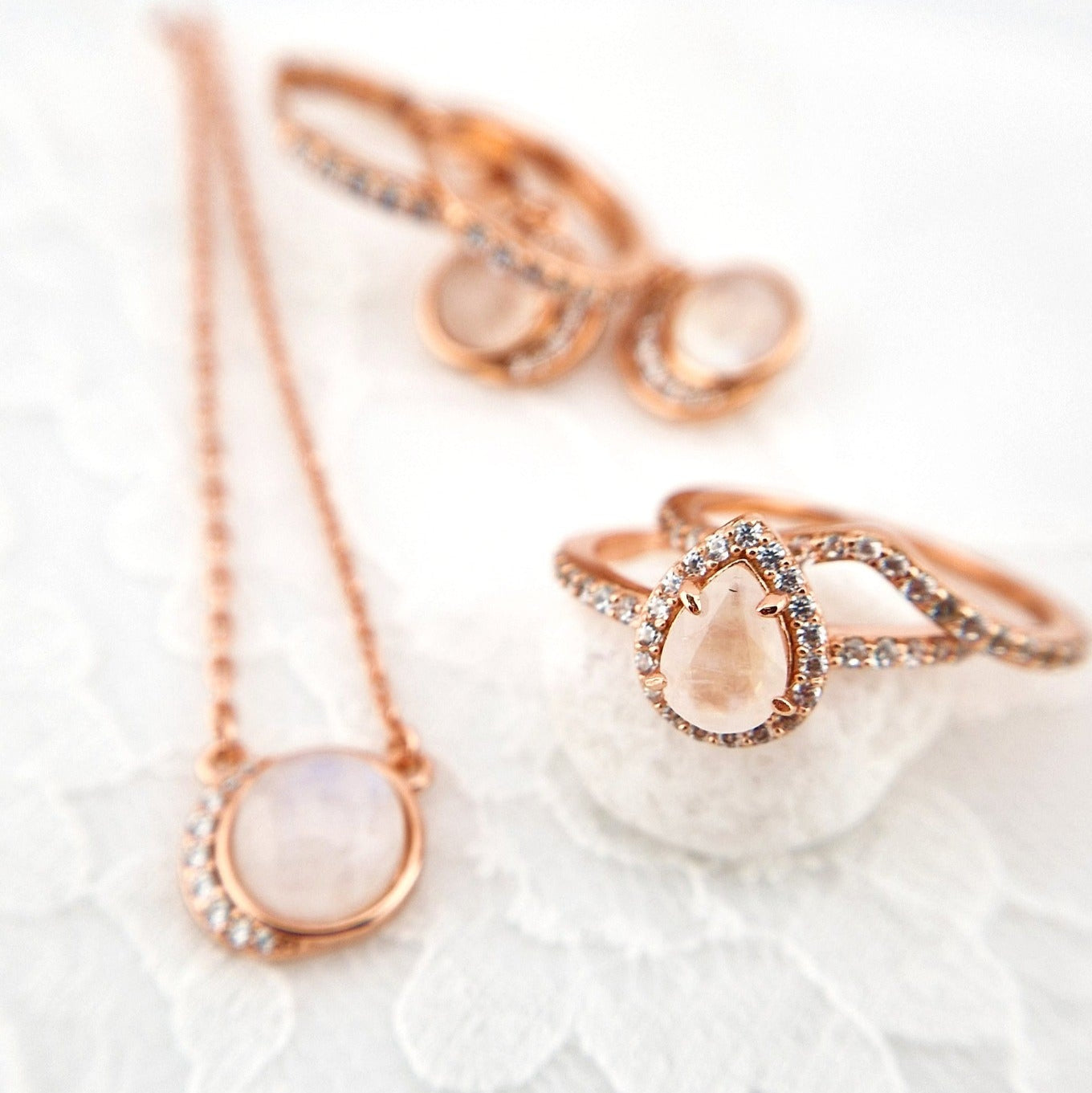 Mondstein Schmuckset, Rose Gold Schmuckset, Moonstone jewelry set, rose gold jewelry set,Mondstein Schmuckset Rosegold, Mondstein Schmuckset, Mondstein Ring, Mondstein Halskette, Mondstein Kette, Mondstein Ohrringe, Moonstone Jewelry set rose gold, moonstone jewelry set, moonstone ring, stack ring, stacking ring, moonstone necklace, moonstone pendant necklace, moonstone earrings, rosegold Schmuckset, rosegold ring, Rosegold Halskette, Rosegold Ohrringe, rose gold ring, rose gold necklace, rose gold earrings
