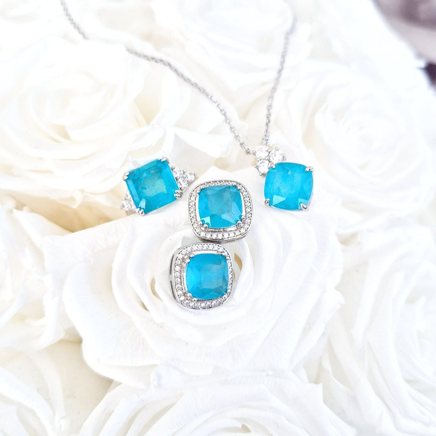 Paraiba Turmalin Schmcukset, Paraiba Tourmaline Jewelry Set, Parure de bijoux en tourmaline Paraïba, Set di gioielli con tormalina Paraiba, Paraiba, Paraiba Turmalin, Paraiba tourmaline, Paraiba Ohrringe Paraiba tourmaline earrings, Paraiba Ring, Paraiba Tourmaline Ring, Paraiba Halskette, Paraiba tourmaline necklace