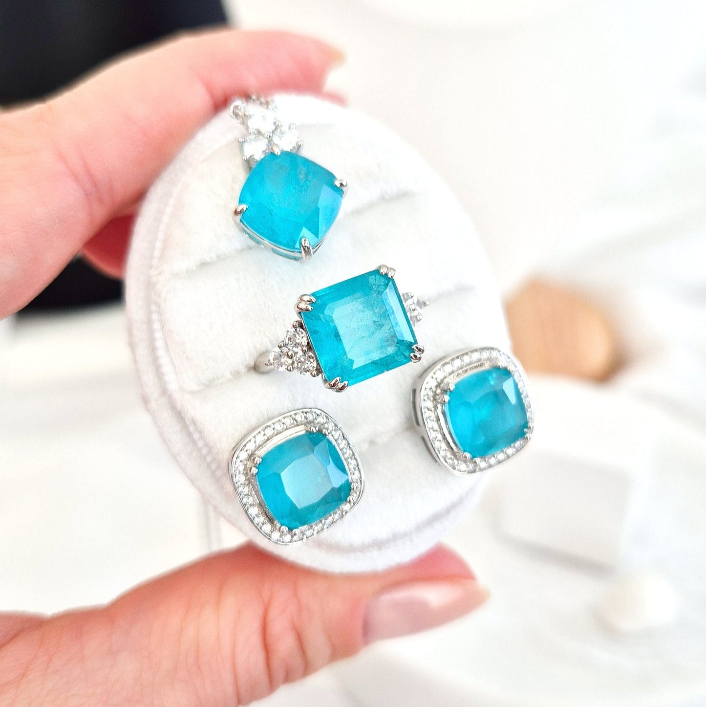 Paraiba Turmalin Schmcukset, Paraiba Tourmaline Jewelry Set, Parure de bijoux en tourmaline Paraïba, Set di gioielli con tormalina Paraiba, Paraiba, Paraiba Turmalin, Paraiba tourmaline, Paraiba Ohrringe Paraiba tourmaline earrings, Paraiba Ring, Paraiba Tourmaline Ring, Paraiba Halskette, Paraiba tourmaline necklace