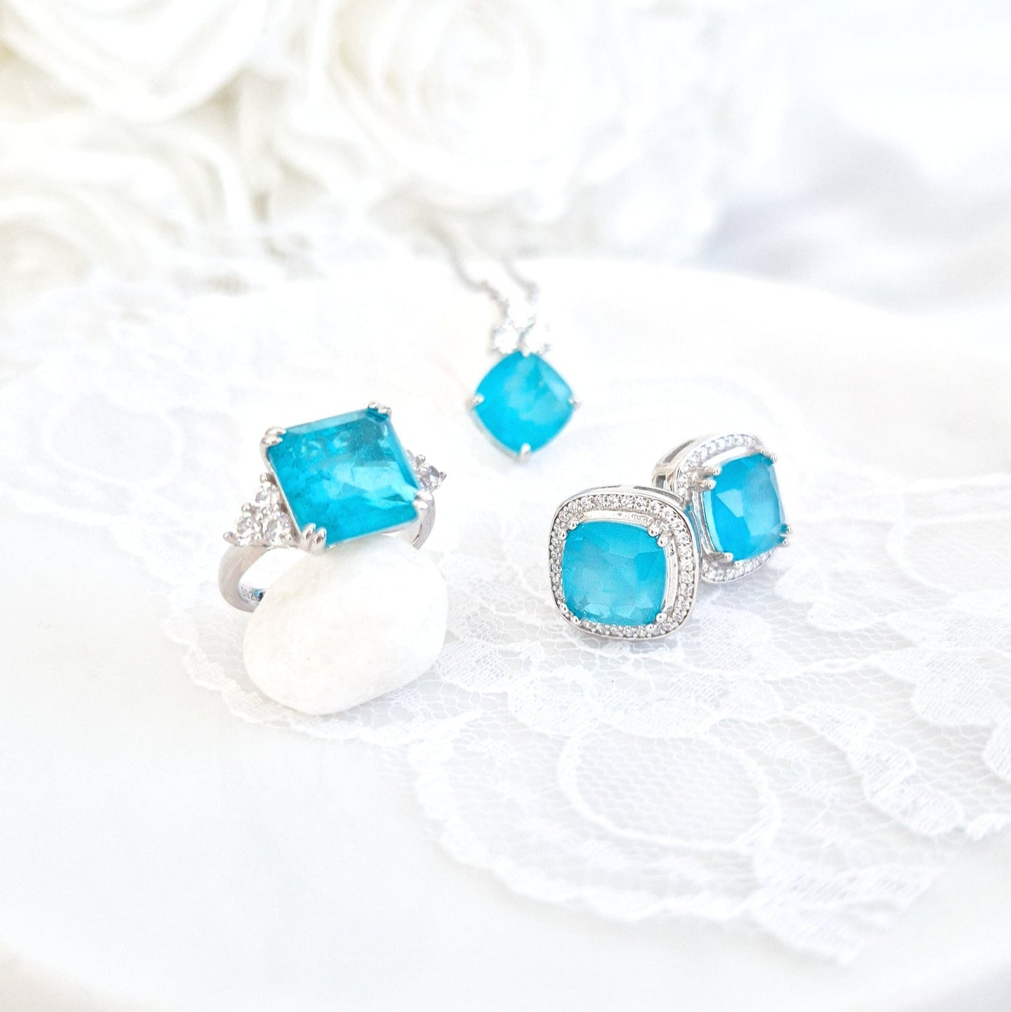 Paraiba Turmalin Schmcukset, Paraiba Tourmaline Jewelry Set, Parure de bijoux en tourmaline Paraïba, Set di gioielli con tormalina Paraiba, Paraiba, Paraiba Turmalin, Paraiba tourmaline, Paraiba Ohrringe Paraiba tourmaline earrings, Paraiba Ring, Paraiba Tourmaline Ring, Paraiba Halskette, Paraiba tourmaline necklace