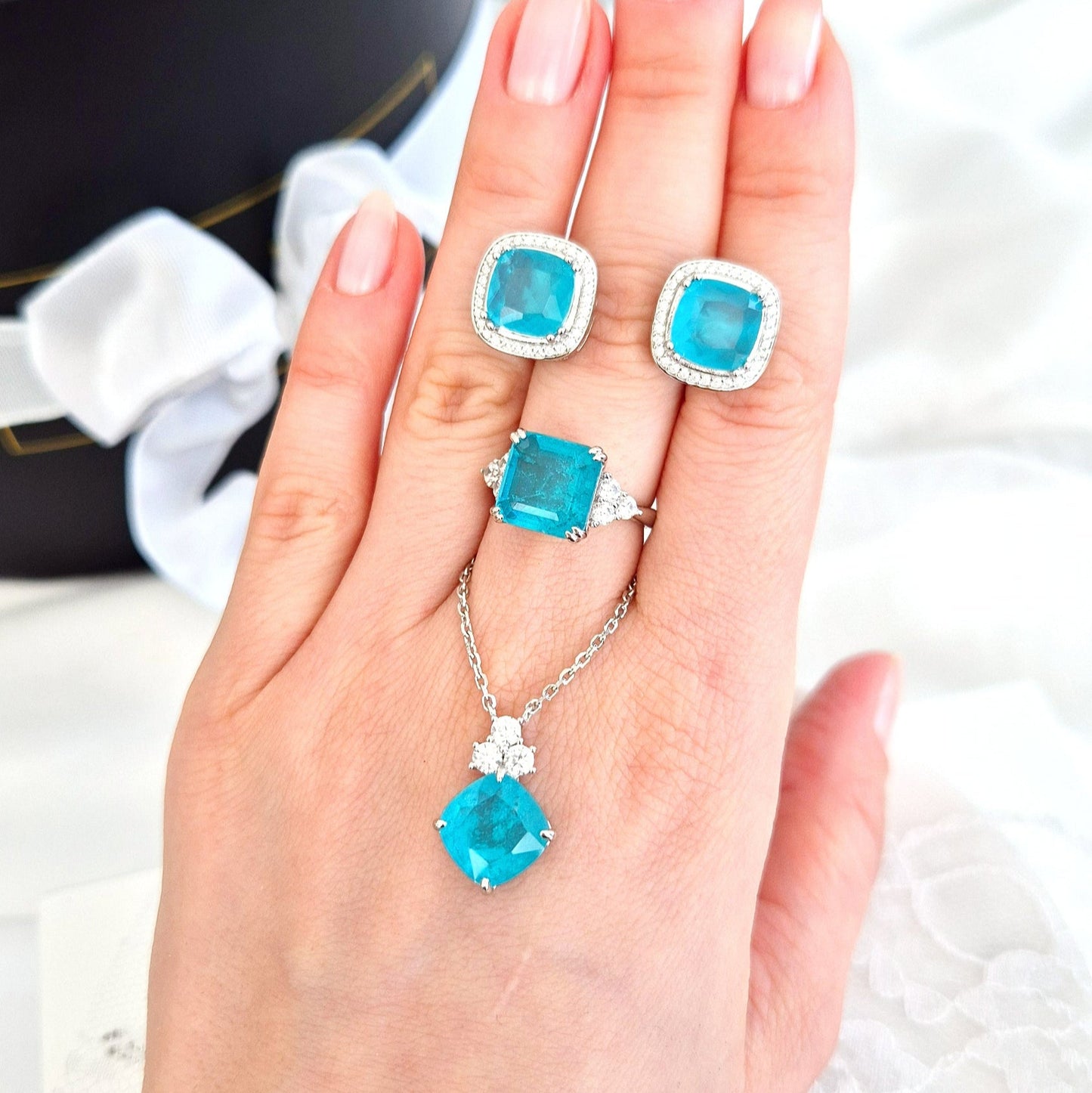 Paraiba Turmalin Schmcukset, Paraiba Tourmaline Jewelry Set, Parure de bijoux en tourmaline Paraïba, Set di gioielli con tormalina Paraiba, Paraiba, Paraiba Turmalin, Paraiba tourmaline, Paraiba Ohrringe Paraiba tourmaline earrings, Paraiba Ring, Paraiba Tourmaline Ring, Paraiba Halskette, Paraiba tourmaline necklace