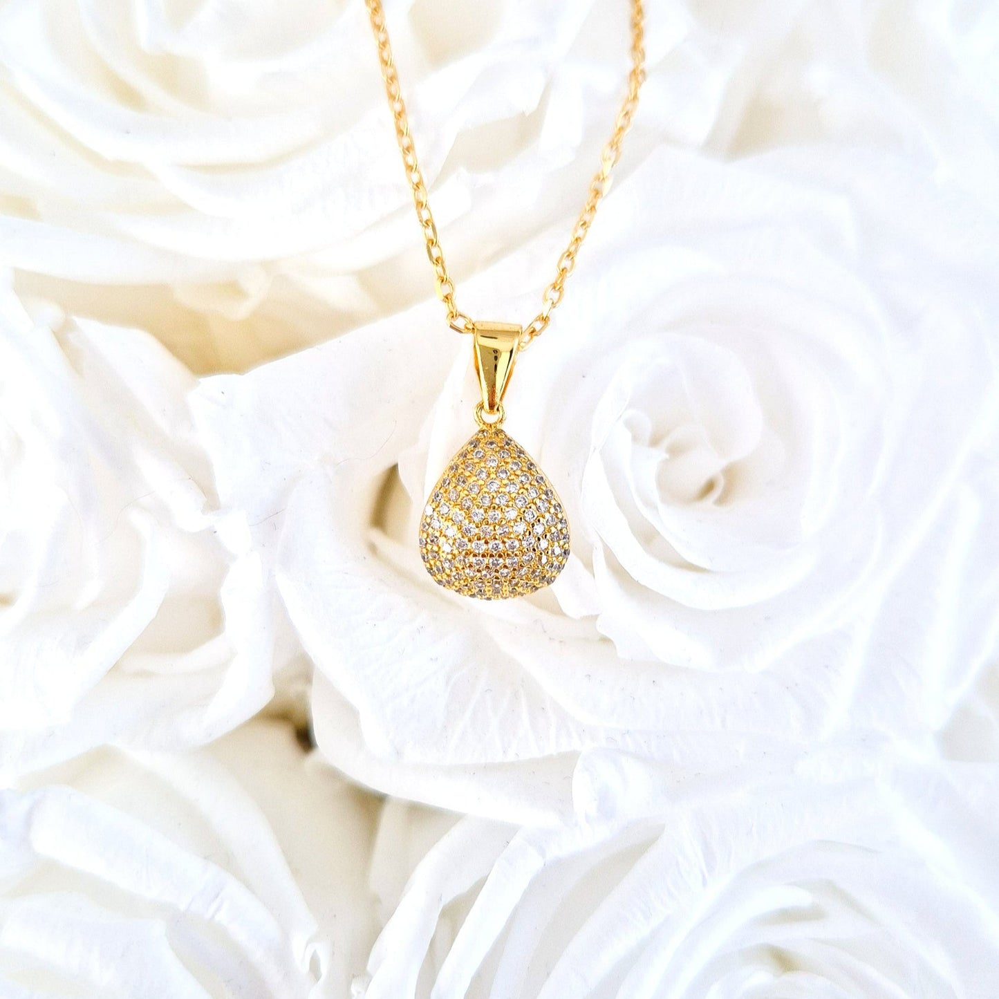 Pave Halskette, Pavé Necklace, Collana Pave, Collier Pavé, goldene Halskette mit Anhänger, golden Necklace, golden pendant ecklace, Anhänger Halskette Gold Kette Damen, minimalistische Halskette, Goldanhänger Kette, Halskette, necklace, pendant necklace, collana, collier
