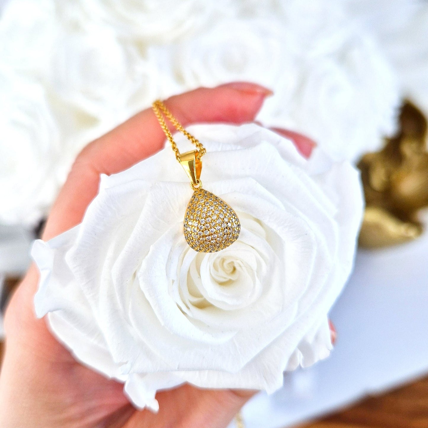 Pave Halskette, Pavé Necklace, Collana Pave, Collier Pavé, goldene Halskette mit Anhänger, golden Necklace, golden pendant ecklace, Anhänger Halskette Gold Kette Damen, minimalistische Halskette, Goldanhänger Kette, Halskette, necklace, pendant necklace, collana, collier