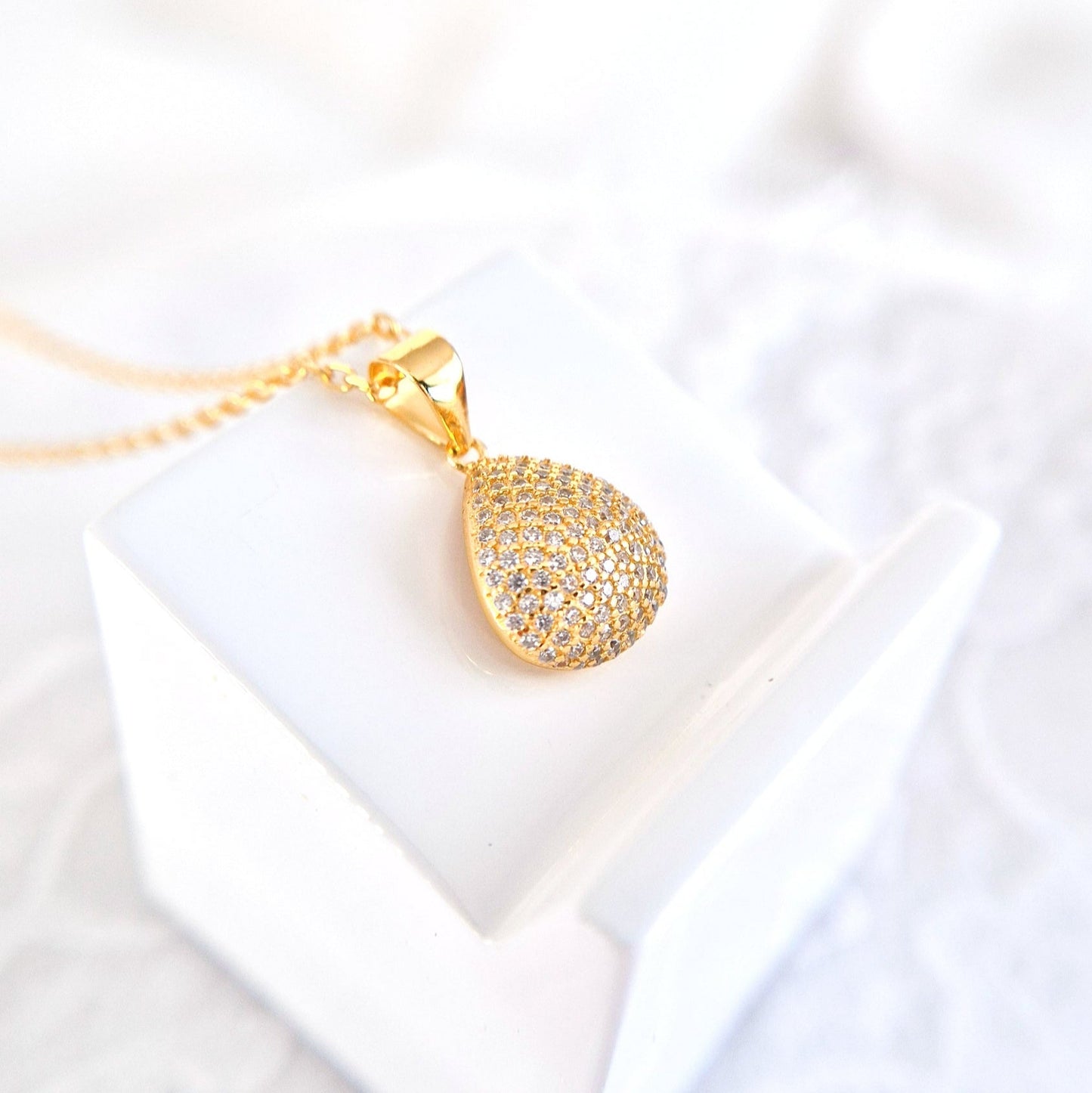 Pave Halskette, Pavé Necklace, Collana Pave, Collier Pavé, goldene Halskette mit Anhänger, golden Necklace, golden pendant ecklace, Anhänger Halskette Gold Kette Damen, minimalistische Halskette, Goldanhänger Kette, Halskette, necklace, pendant necklace, collana, collier