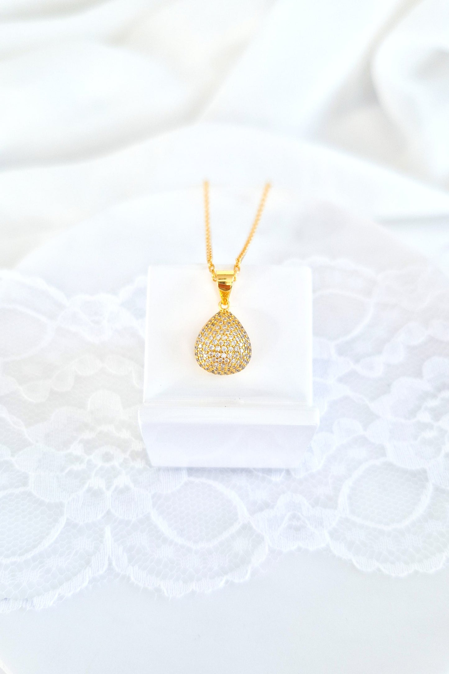 Pave Halskette, Pavé Necklace, Collana Pave, Collier Pavé, goldene Halskette mit Anhänger, golden Necklace, golden pendant ecklace, Anhänger Halskette Gold Kette Damen, minimalistische Halskette, Goldanhänger Kette, Halskette, necklace, pendant necklace, collana, collier