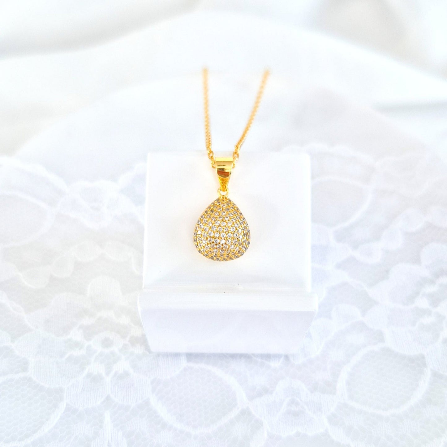 Pave Halskette, Pavé Necklace, Collana Pave, Collier Pavé, goldene Halskette mit Anhänger, golden Necklace, golden pendant ecklace, Anhänger Halskette Gold Kette Damen, minimalistische Halskette, Goldanhänger Kette, Halskette, necklace, pendant necklace, collana, collier