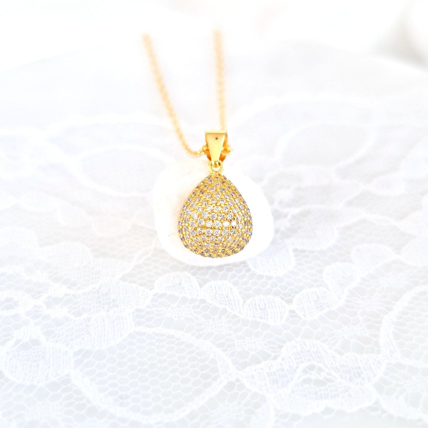 Pave Halskette, Pavé Necklace, Collana Pave, Collier Pavé, goldene Halskette mit Anhänger, golden Necklace, golden pendant ecklace, Anhänger Halskette Gold Kette Damen, minimalistische Halskette, Goldanhänger Kette, Halskette, necklace, pendant necklace, collana, collier