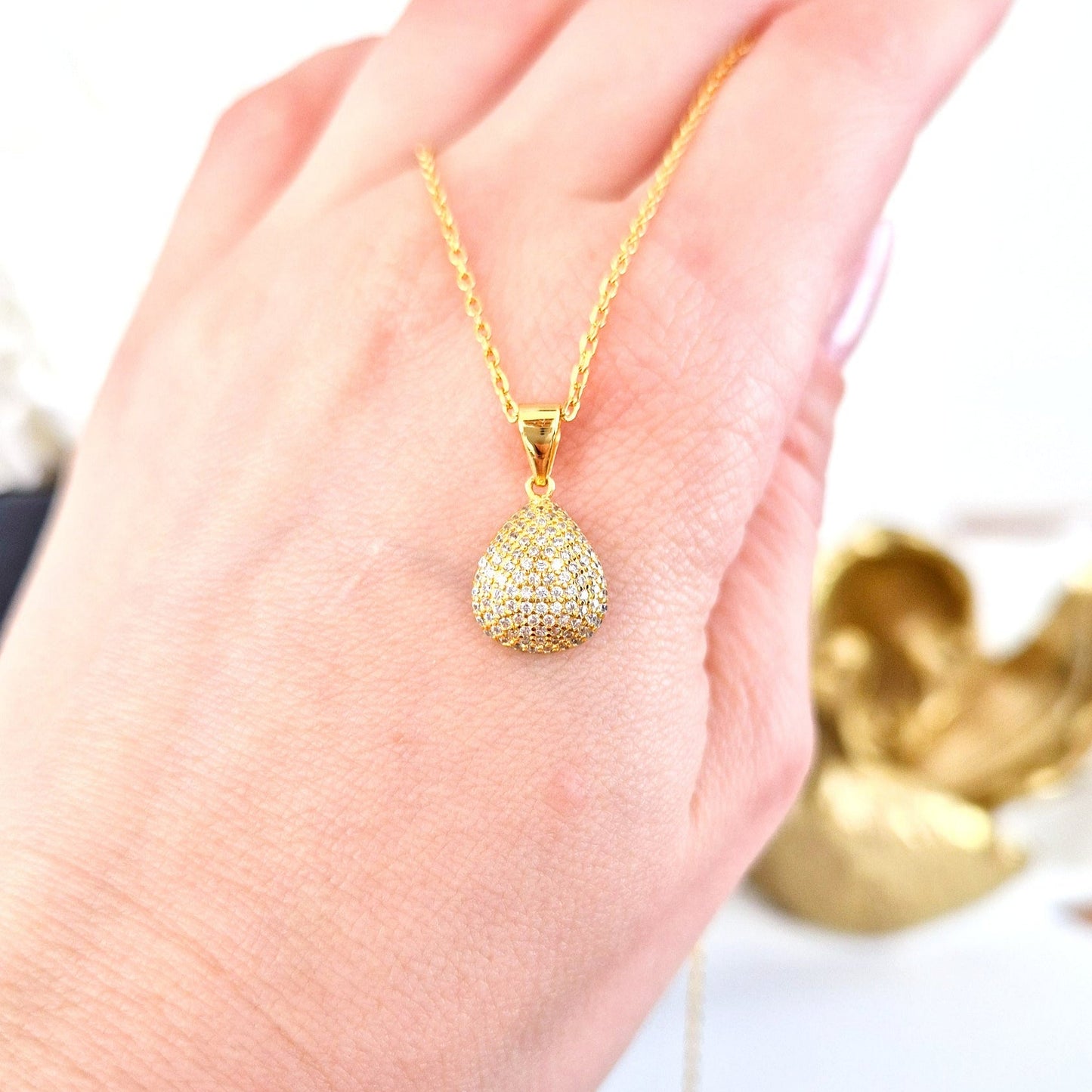 Pave Halskette, Pavé Necklace, Collana Pave, Collier Pavé, goldene Halskette mit Anhänger, golden Necklace, golden pendant ecklace, Anhänger Halskette Gold Kette Damen, minimalistische Halskette, Goldanhänger Kette, Halskette, necklace, pendant necklace, collana, collier