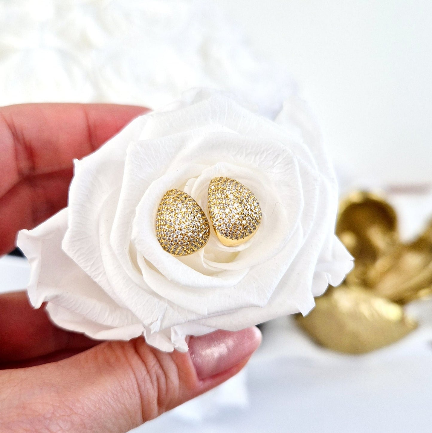 Pavé Ohrringe, Pavé earrings, Boucles doreilles pavé, Orecchini pavé, Gold Ohrringe, goldene Ohrringe, Goldene Creolen, Ohrringe, Creolen, golden Earrings, gold earrings, boucles doreed plaque dor, boucles doreilles, orecchini, huggie hoop earrings, hoop earrings, earrings, orecchini dorata