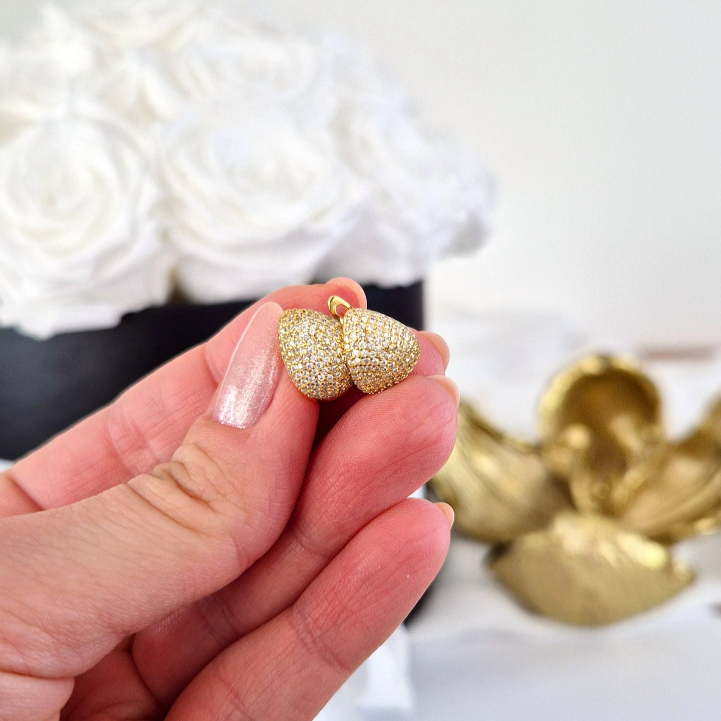 Pavé Ohrringe, Pavé earrings, Boucles doreilles pavé, Orecchini pavé, Gold Ohrringe, goldene Ohrringe, Goldene Creolen, Ohrringe, Creolen, golden Earrings, gold earrings, boucles doreed plaque dor, boucles doreilles, orecchini, huggie hoop earrings, hoop earrings, earrings, orecchini dorata