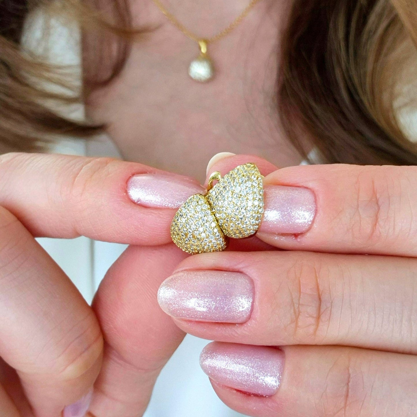 Pavé Ohrringe, Pavé earrings, Boucles doreilles pavé, Orecchini pavé, Gold Ohrringe, goldene Ohrringe, Goldene Creolen, Ohrringe, Creolen, golden Earrings, gold earrings, boucles doreed plaque dor, boucles doreilles, orecchini, huggie hoop earrings, hoop earrings, earrings, orecchini dorata