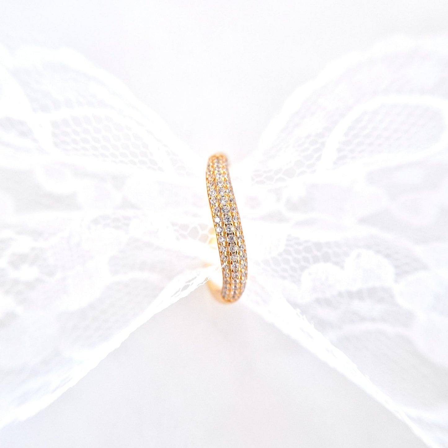 Pavé Ring, Bague Pavé, Anello Pavé, Goldener Ring, Golden ring, bague plaque or, anello dorata, minimalistischer RIng, minimalist ring, Ring, Bague, Anello, Wave Ring, Wellenring, Ring Welle, Ring mit Zircon Steinchen, Ring mit CZ Diamanten, CZ Diamond ring