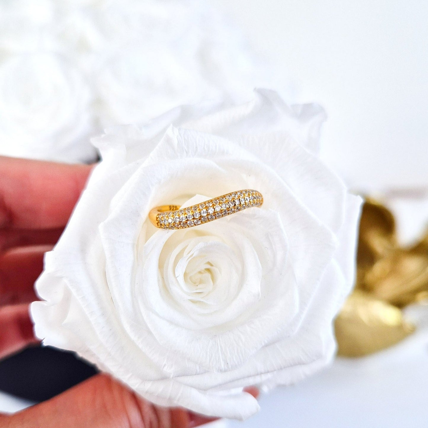 Pavé Ring, Bague Pavé, Anello Pavé, Goldener Ring, Golden ring, bague plaque or, anello dorata, minimalistischer RIng, minimalist ring, Ring, Bague, Anello, Wave Ring, Wellenring, Ring Welle, Ring mit Zircon Steinchen, Ring mit CZ Diamanten, CZ Diamond ring