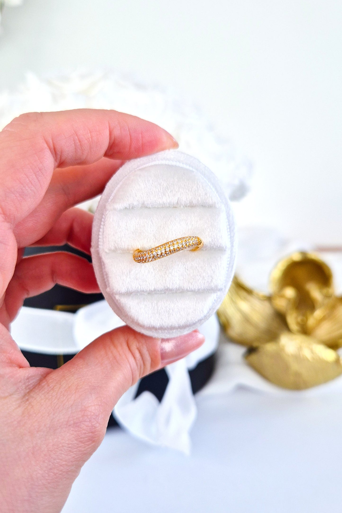 Pavé Ring, Bague Pavé, Anello Pavé, Goldener Ring, Golden ring, bague plaque or, anello dorata, minimalistischer RIng, minimalist ring, Ring, Bague, Anello, Wave Ring, Wellenring, Ring Welle, Ring mit Zircon Steinchen, Ring mit CZ Diamanten, CZ Diamond ring