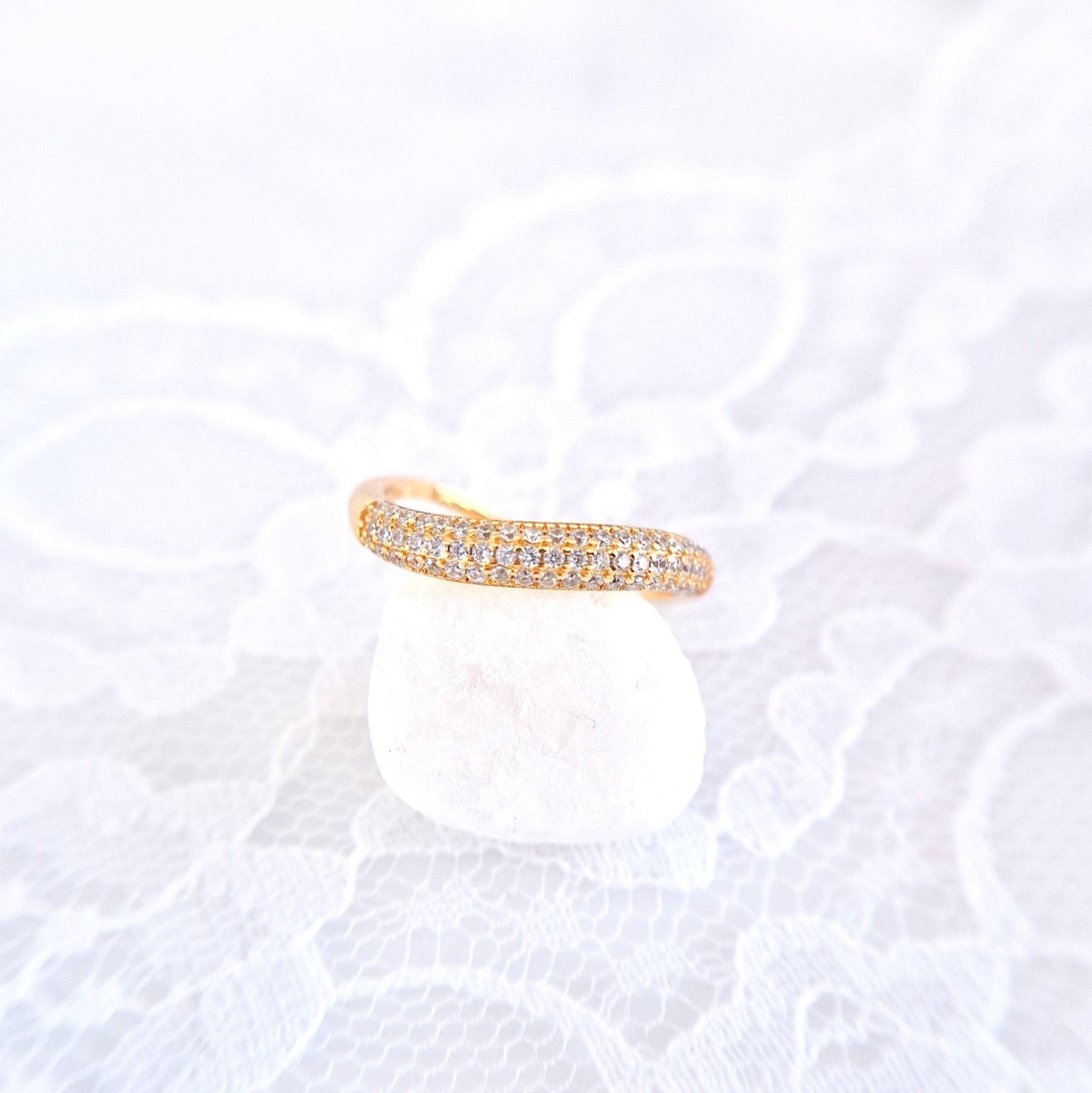 Pavé Schmuckset, Pave jewelry Set, Parure de bijoux pavée, Set di gioielli pavé, Gold Schmuckset, goldenes Schmuckset, Minimalistisches Schmuckset mit Pavé Fassung, golden jewelry sest, gold jewelry set, Pavé earrings, Pave Ohrringe, Pave necklace, Pave Halskette, Pave ring