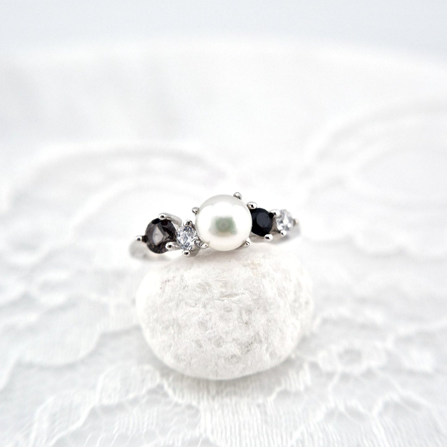 Perlen Schmuck Set, Pearl jewelry set, Perlen Schmuckset, Silber Schmuckset, Pearl Jewelry set, Perlen Ohrringe, Perlen Halskette, Perlen Ring, Perlenring, Pearl Ring, SIlber RIng, Silberring, Damenring, Pearl Ring - Perlen Ring mit schwarzem Spinell und grauem Nano Stein, Silber Ring Süsswasser Perlen Ring, fresh water pearl, Pearl necklace, Pearl Ping, Pearl earrings