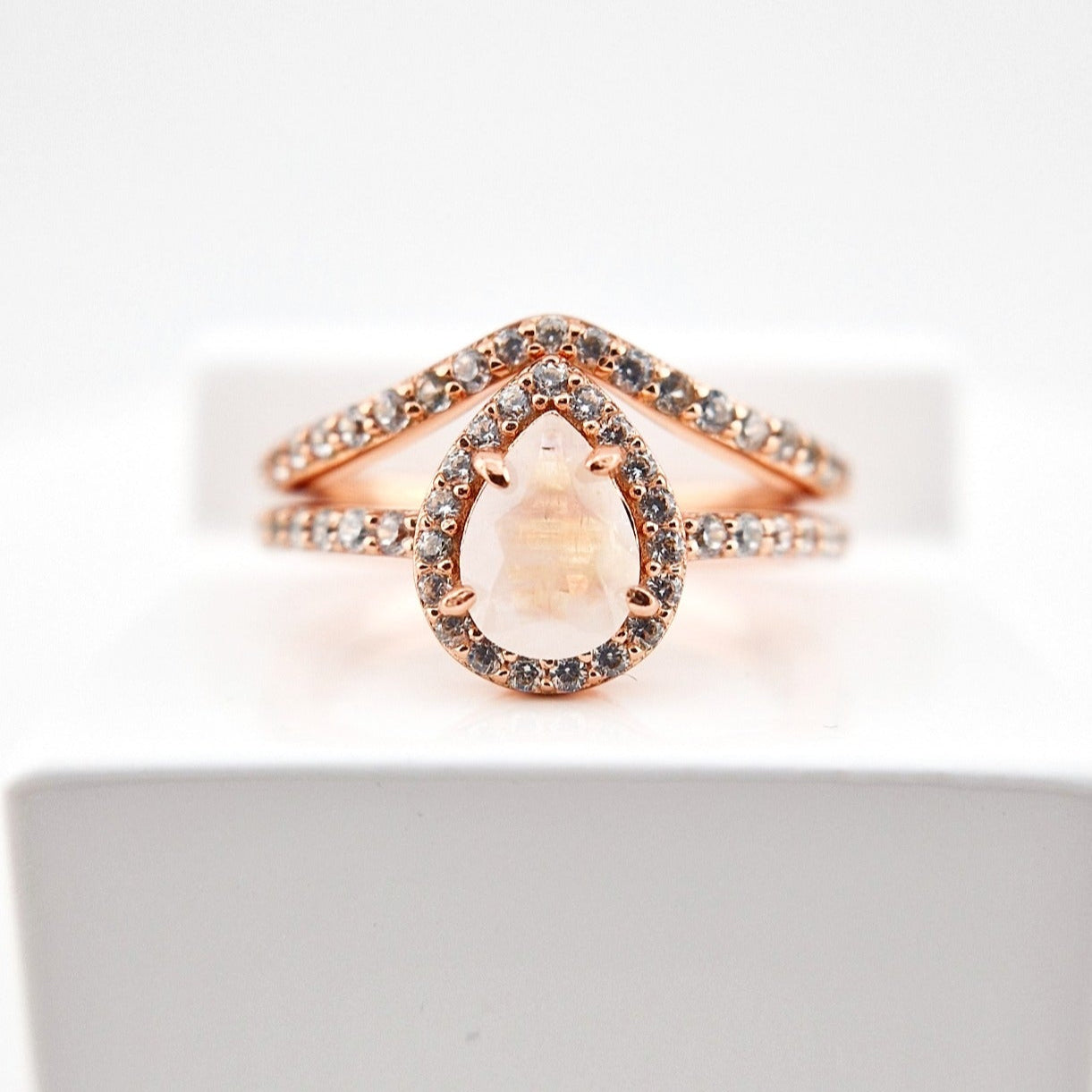 Mondstein Ring, Rosegold Ring, Moonstone ring, Mondstein Ring Rosegold, Rainbow moonstone rings rose glod palted silver ring, Silber Ring mit Mondstein Edelstein, halo Ring, Chevron Ring, Mondstein Ring SIlber Ring mit Mondstein Rosegold vergoldet, Rosegold Ring, Moonstone Ring