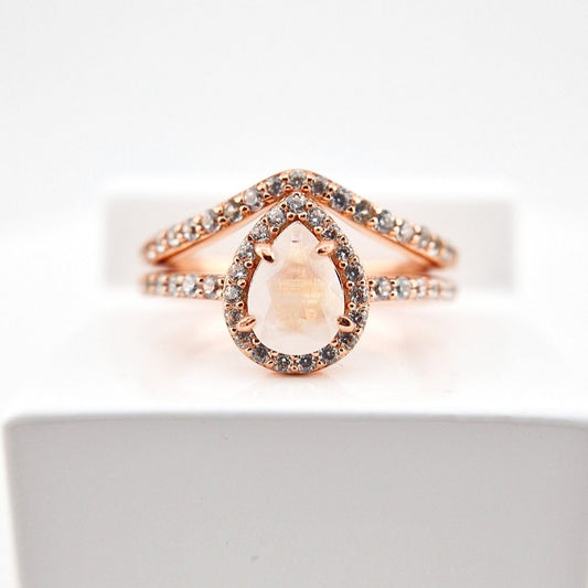 Mondstein Ring, Rosegold Ring, Moonstone ring, Mondstein Ring Rosegold, Rainbow moonstone rings rose glod palted silver ring, Silber Ring mit Mondstein Edelstein, halo Ring, Chevron Ring, Mondstein Ring SIlber Ring mit Mondstein Rosegold vergoldet, Rosegold Ring, Moonstone Ring