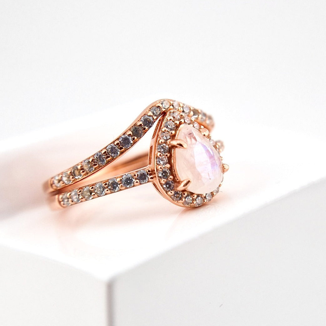 Mondstein Ring Rosegold, Rainbow moonstone rings rose glod palted silver ring, Silber Ring mit Mondstein Edelstein, halo Ring, Chevron Ring, Mondstein Ring SIlber Ring mit Mondstein Rosegold vergoldet, Rosegold Ring, Moonstone Ring