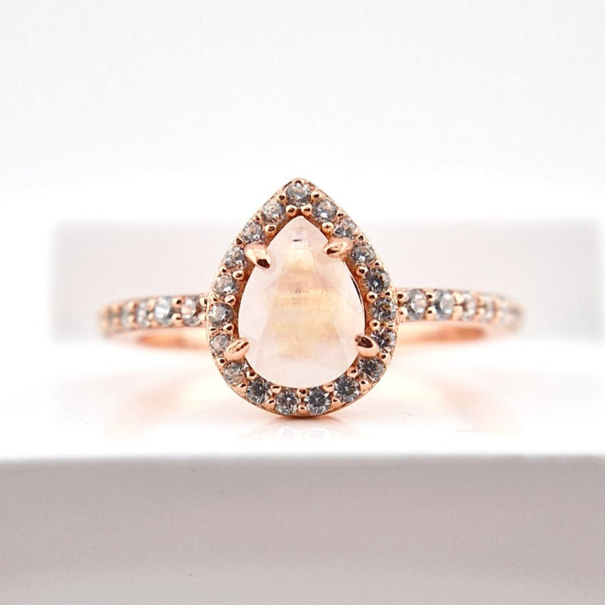 Mondstein Ring Rosegold, Rainbow moonstone rings rose glod palted silver ring, Silber Ring mit Mondstein Edelstein, halo Ring, Chevron Ring, Mondstein Ring SIlber Ring mit Mondstein Rosegold vergoldet, Rosegold Ring, Moonstone Ring