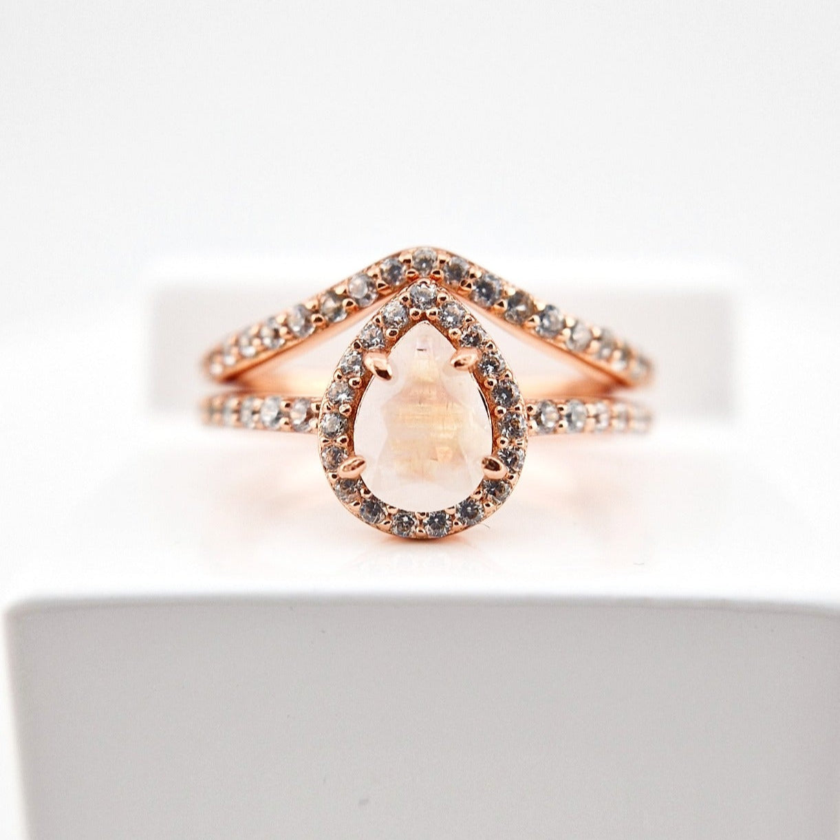 Mondstein Schmuckset Rosegold, Mondstein Schmuckset, Mondstein Ring, Mondstein Halskette, Mondstein Kette, Mondstein Ohrringe, Moonstone Jewelry set rose gold, moonstone jewelry set, moonstone ring, stack ring, stacking ring, moonstone necklace, moonstone pendant necklace, moonstone earrings, rosegold Schmuckset, rosegold ring, Rosegold Halskette, Rosegold Ohrringe, rose gold ring, rose gold necklace, rose gold earrings