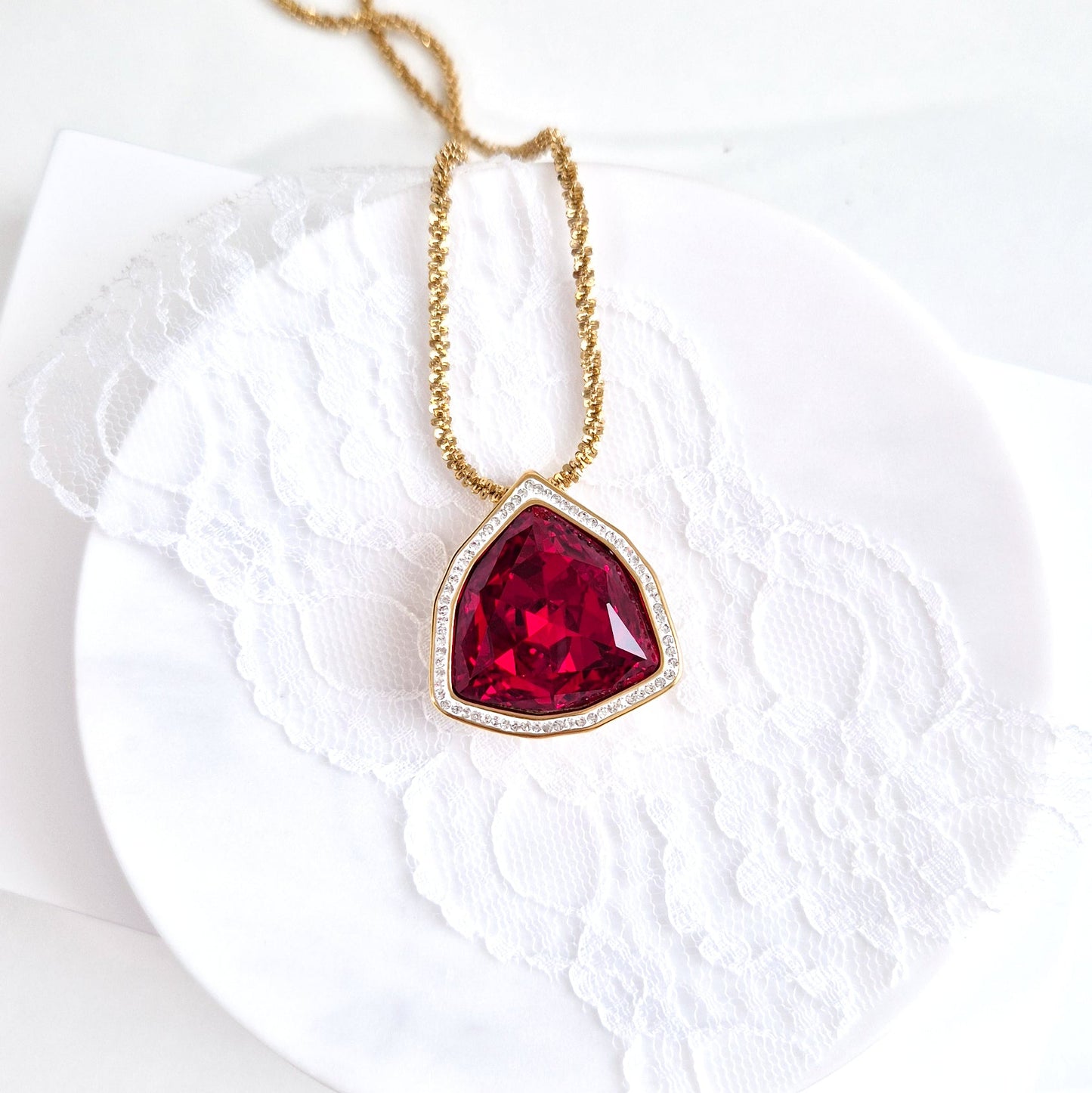 Red Stone necklace, Halskette mit rotem Stein, Edelstein Kette, Anhänger Halskette