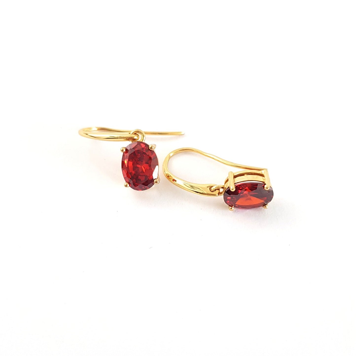 Red Garnet Ohrringe Oval, goldene Ohrringe, Ohrringe, Granat Ohrringe, red garnet earrings, garnet earrings, earrings, Hängeohrringe mit rotem Granat Edelstein oval geschliffen in Krappenfassung vergoldet