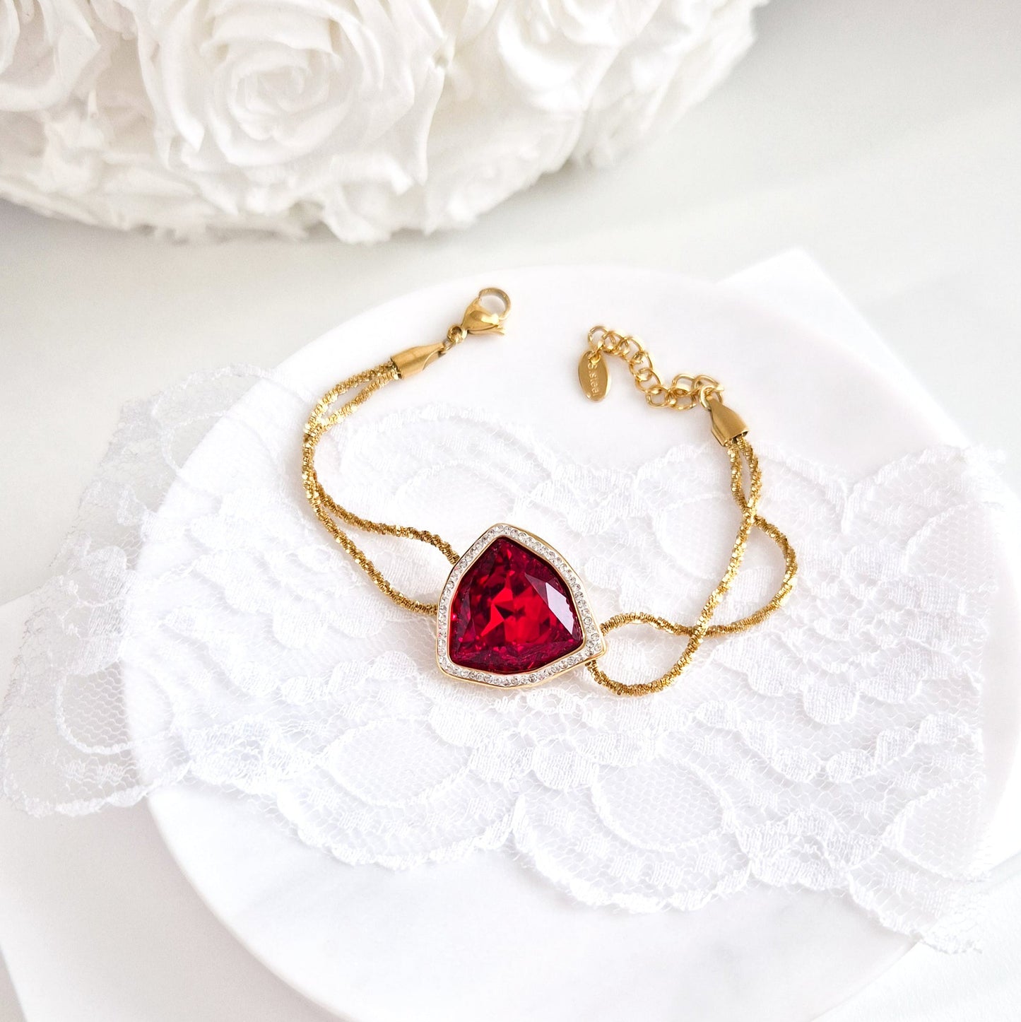 Red stone bracelet, Armband mit rotem Stein, goldenes Armband, Bracelet