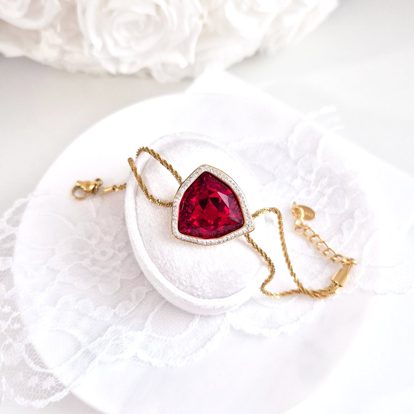 Red stone bracelet, Armband mit rotem Stein, goldenes Armband, Bracelet