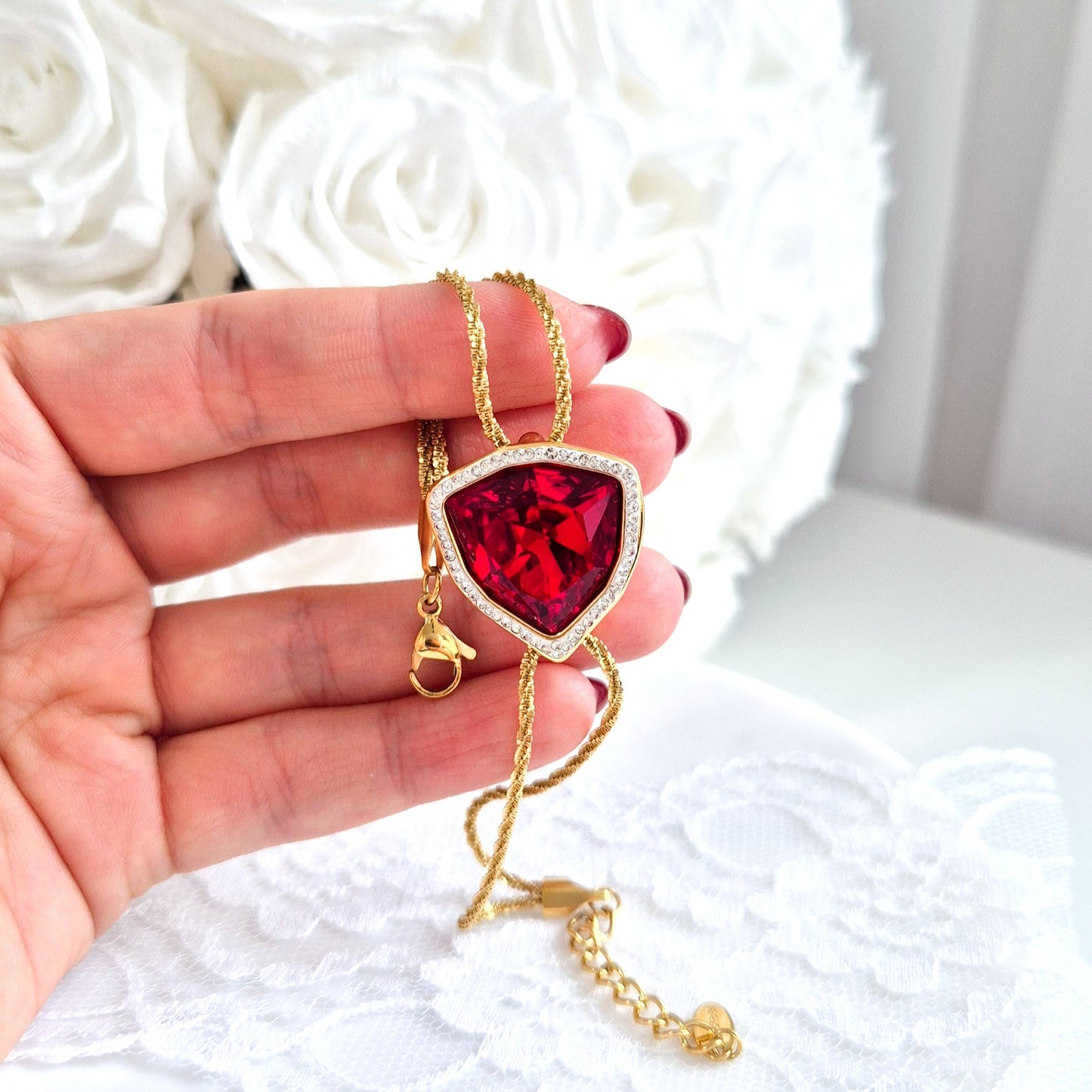 Red stone bracelet, Armband mit rotem Stein, goldenes Armband, Bracelet
